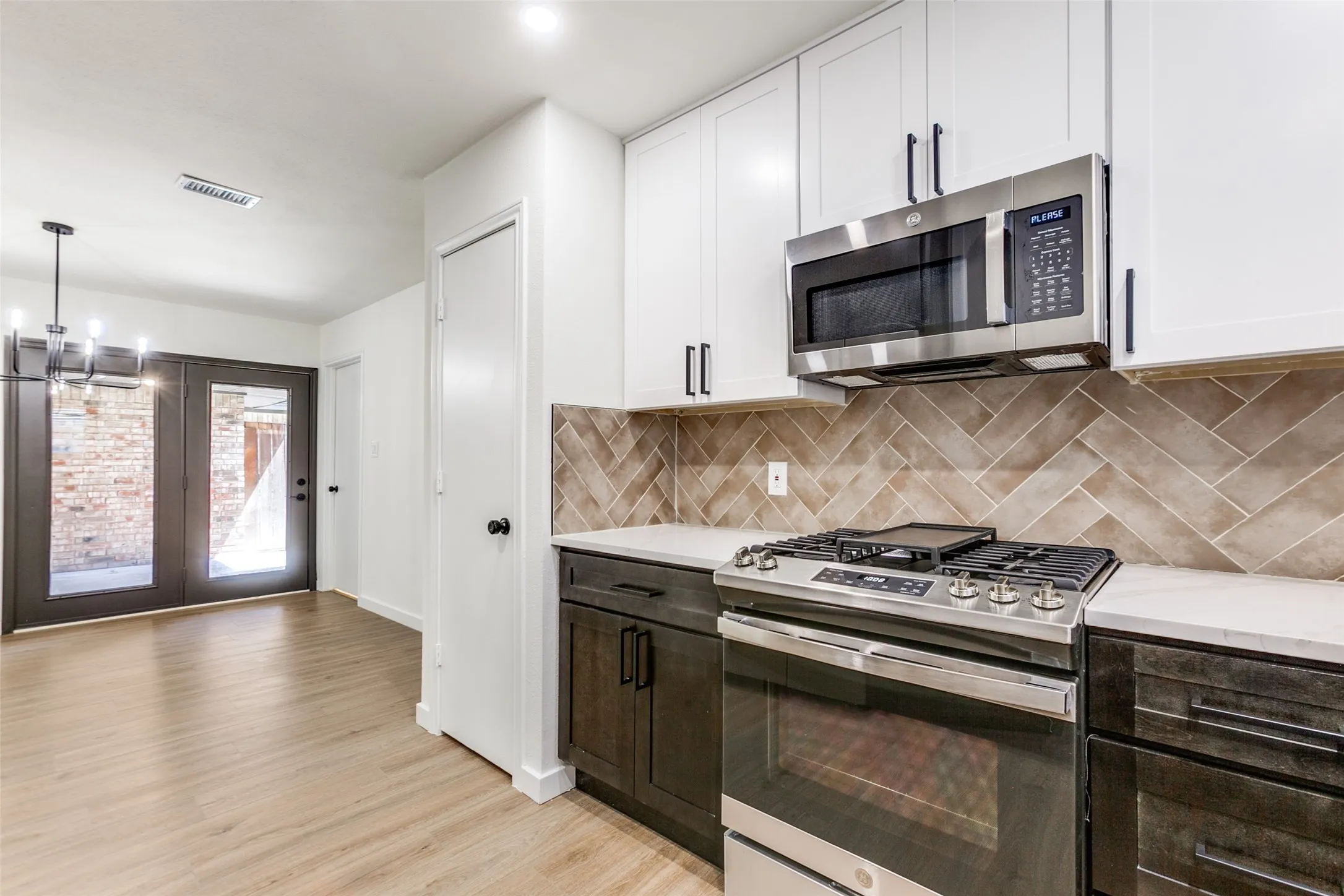 Duplex For Rent in Collin County , 2822 Clear Springs Drive, Plano, Texas 75075, 3 Bedroom, 2 Bathroom, 2 Garage spaces, 1,584 Sqft, built in 1973, mls#21370566, Real Estate Agent in Plano, Homes For Rent in Collin county, Homes For Rent in Plano, Realtor in Plano Texas, Real Estate Brokerage Independent Realty Texas, Luminita Cordes Realtor