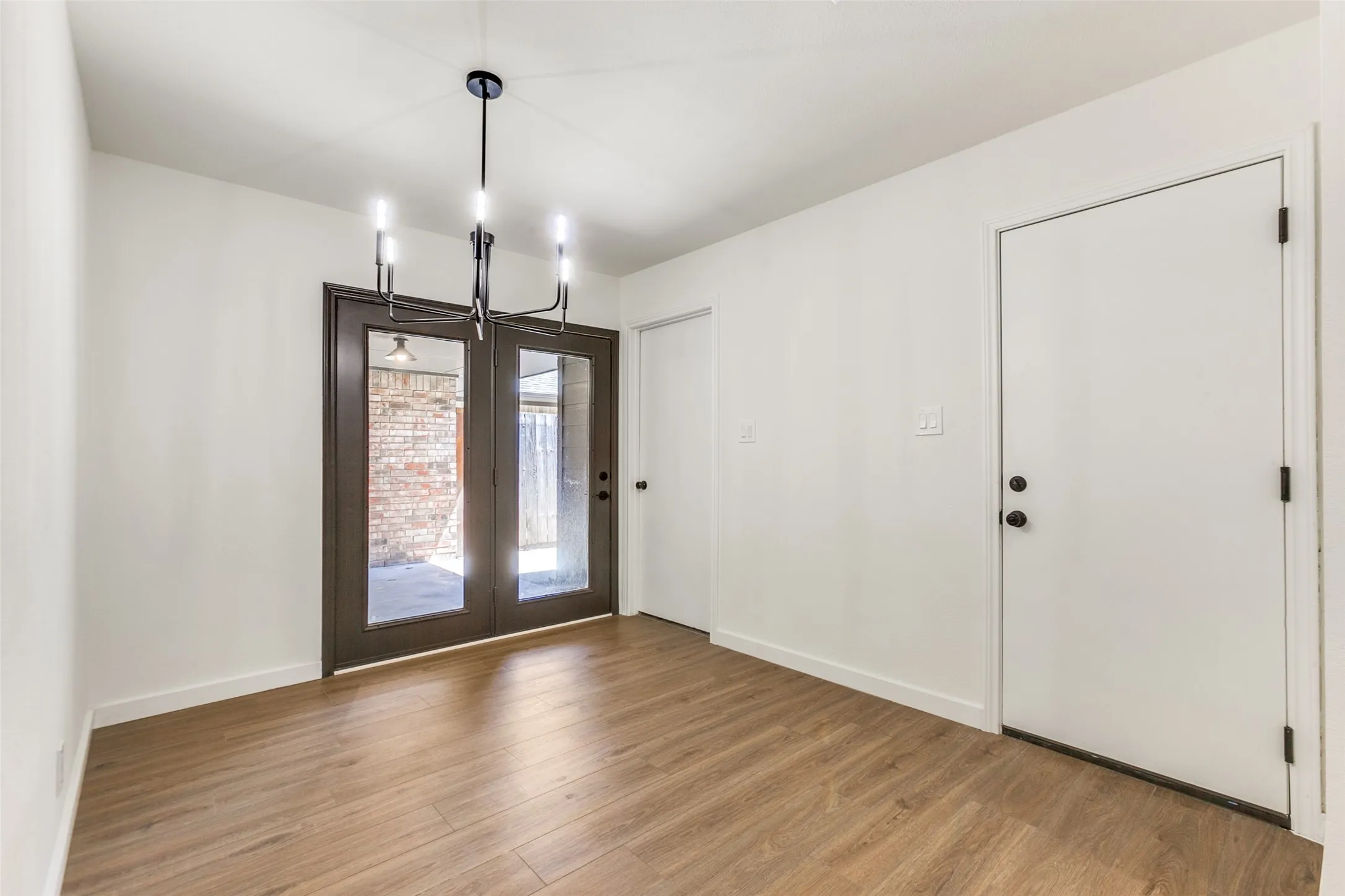 Duplex For Rent in Collin County , 2822 Clear Springs Drive, Plano, Texas 75075, 3 Bedroom, 2 Bathroom, 2 Garage spaces, 1,584 Sqft, built in 1973, mls#21370566, Real Estate Agent in Plano, Homes For Rent in Collin county, Homes For Rent in Plano, Realtor in Plano Texas, Real Estate Brokerage Independent Realty Texas, Luminita Cordes Realtor