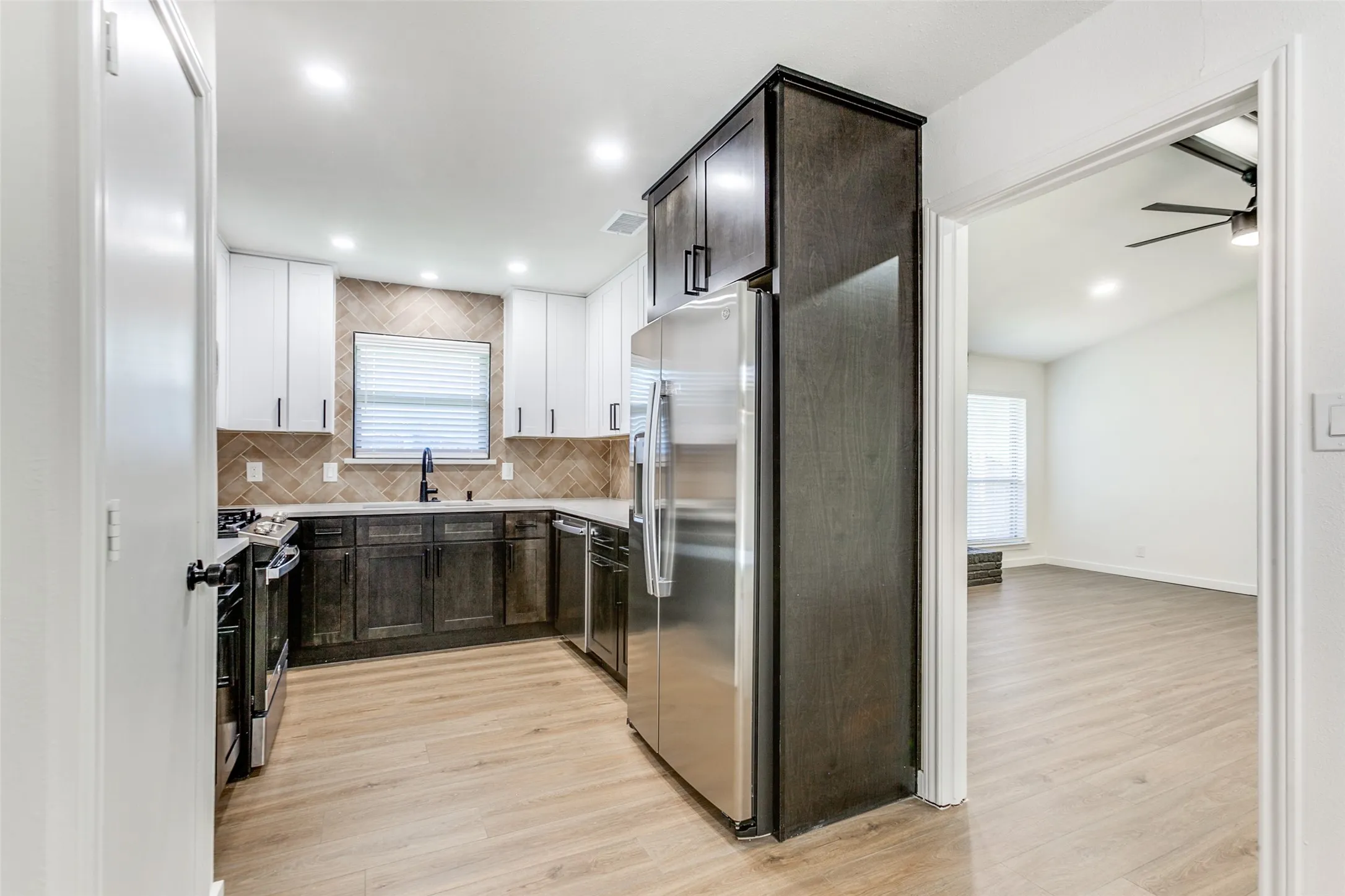 Duplex For Rent in Collin County , 2822 Clear Springs Drive, Plano, Texas 75075, 3 Bedroom, 2 Bathroom, 2 Garage spaces, 1,584 Sqft, built in 1973, mls#21370566, Real Estate Agent in Plano, Homes For Rent in Collin county, Homes For Rent in Plano, Realtor in Plano Texas, Real Estate Brokerage Independent Realty Texas, Luminita Cordes Realtor