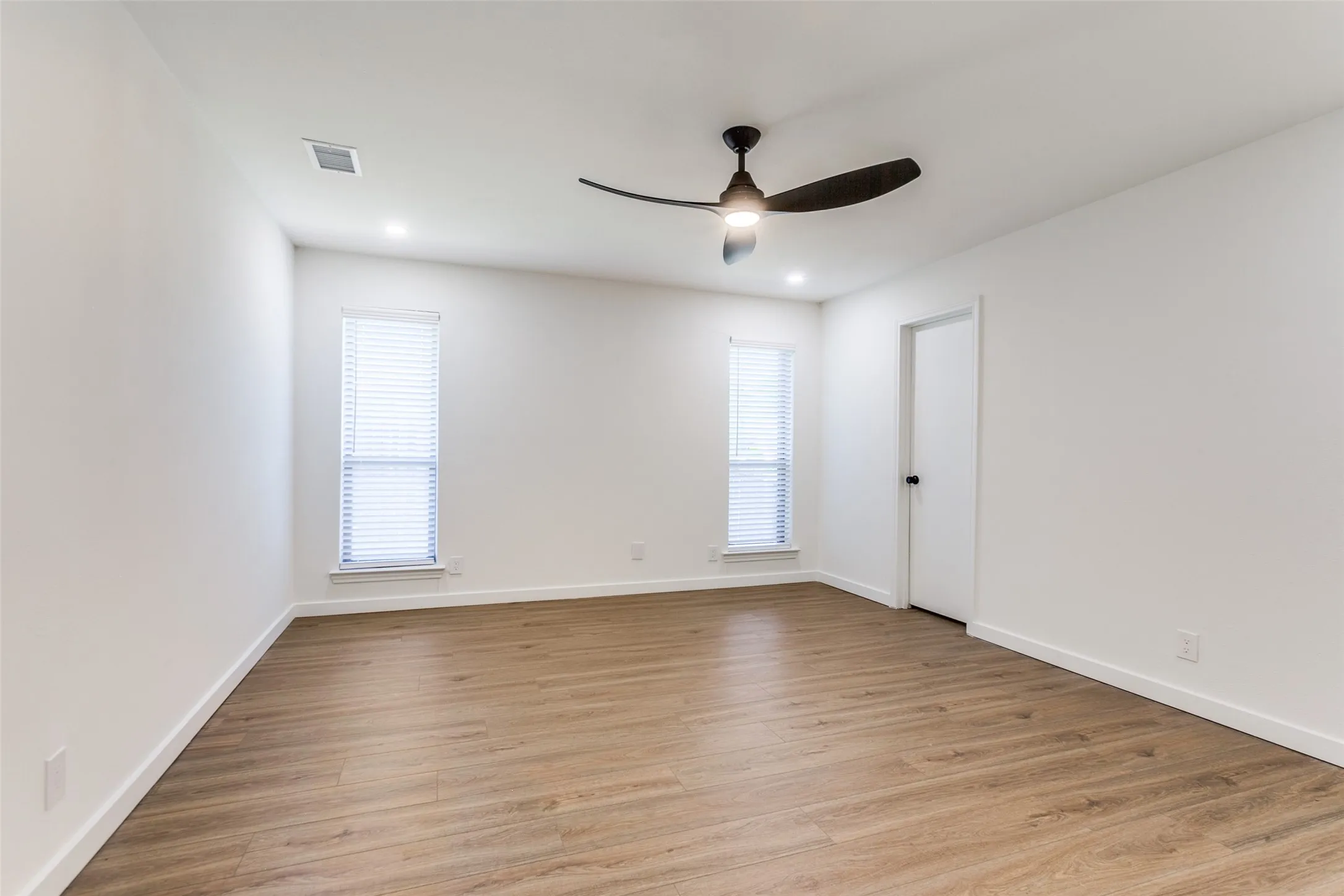 Duplex For Rent in Collin County , 2822 Clear Springs Drive, Plano, Texas 75075, 3 Bedroom, 2 Bathroom, 2 Garage spaces, 1,584 Sqft, built in 1973, mls#21370566, Real Estate Agent in Plano, Homes For Rent in Collin county, Homes For Rent in Plano, Realtor in Plano Texas, Real Estate Brokerage Independent Realty Texas, Luminita Cordes Realtor