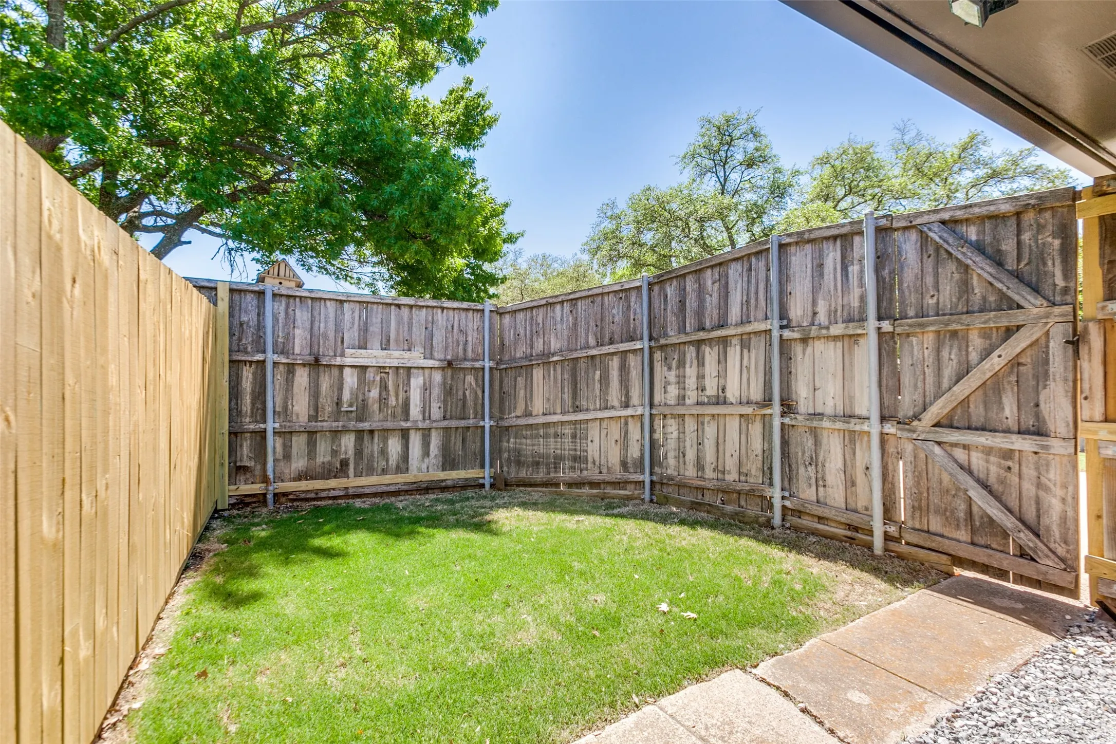 Duplex For Rent in Collin County , 2822 Clear Springs Drive, Plano, Texas 75075, 3 Bedroom, 2 Bathroom, 2 Garage spaces, 1,584 Sqft, built in 1973, mls#21370566, Real Estate Agent in Plano, Homes For Rent in Collin county, Homes For Rent in Plano, Realtor in Plano Texas, Real Estate Brokerage Independent Realty Texas, Luminita Cordes Realtor