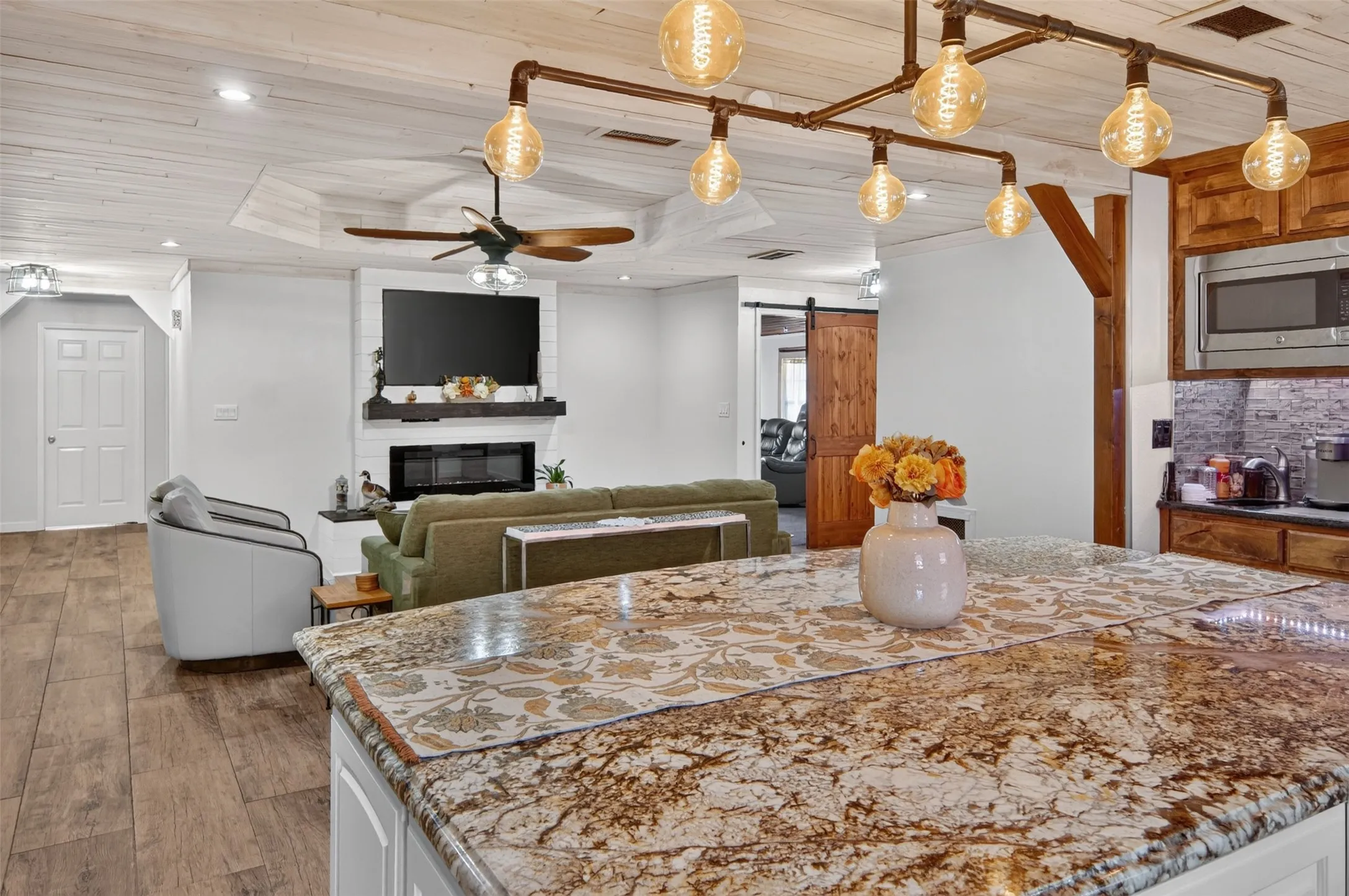 Single Family Residence For Sale in Tarrant County , 7200 Gillis Johnson Street, Fort Worth, Texas 76179, 4 Bedroom, 2 Bathroom, 2 Garage spaces, 2,236 Sqft, built in 1985, mls#21364303, Real Estate Agent in Fort Worth, Homes For Sale in Tarrant county, Homes For Sale in Fort Worth, Realtor in Fort Worth Texas, Real Estate Brokerage Independent Realty Texas, Luminita Cordes Realtor