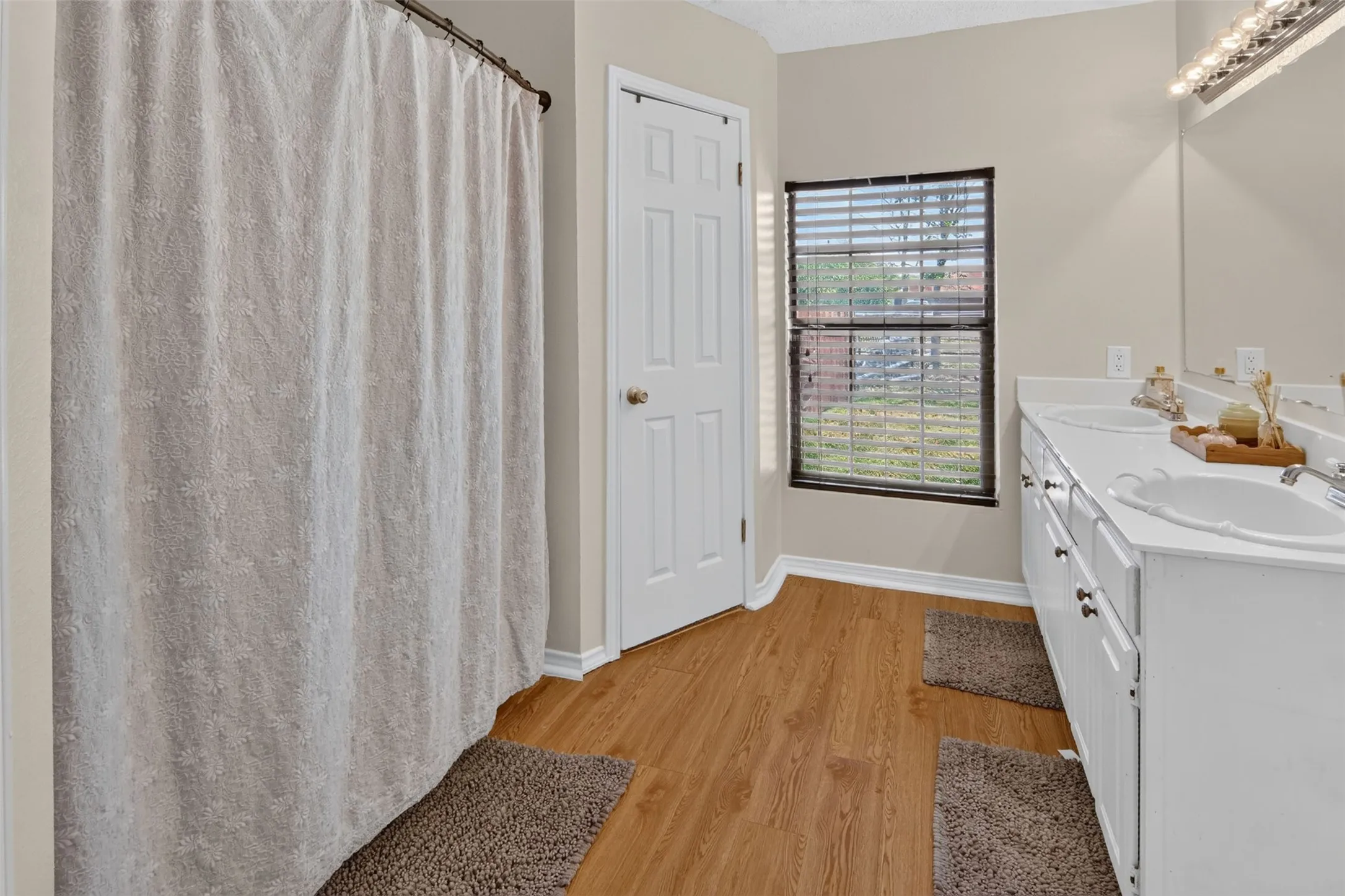 Single Family Residence For Sale in Tarrant County , 7200 Gillis Johnson Street, Fort Worth, Texas 76179, 4 Bedroom, 2 Bathroom, 2 Garage spaces, 2,236 Sqft, built in 1985, mls#21364303, Real Estate Agent in Fort Worth, Homes For Sale in Tarrant county, Homes For Sale in Fort Worth, Realtor in Fort Worth Texas, Real Estate Brokerage Independent Realty Texas, Luminita Cordes Realtor