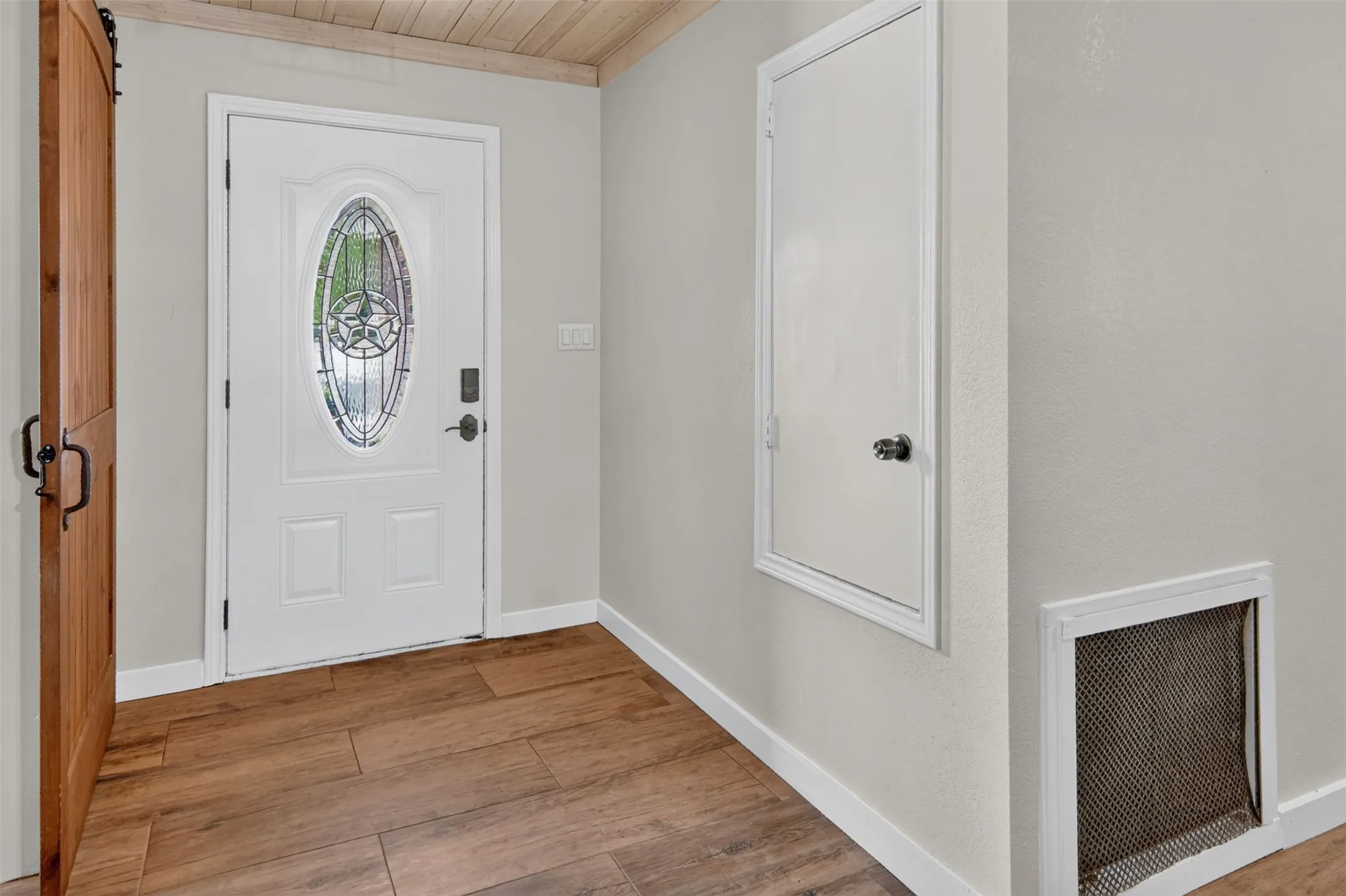 Single Family Residence For Sale in Tarrant County , 7200 Gillis Johnson Street, Fort Worth, Texas 76179, 4 Bedroom, 2 Bathroom, 2 Garage spaces, 2,236 Sqft, built in 1985, mls#21364303, Real Estate Agent in Fort Worth, Homes For Sale in Tarrant county, Homes For Sale in Fort Worth, Realtor in Fort Worth Texas, Real Estate Brokerage Independent Realty Texas, Luminita Cordes Realtor