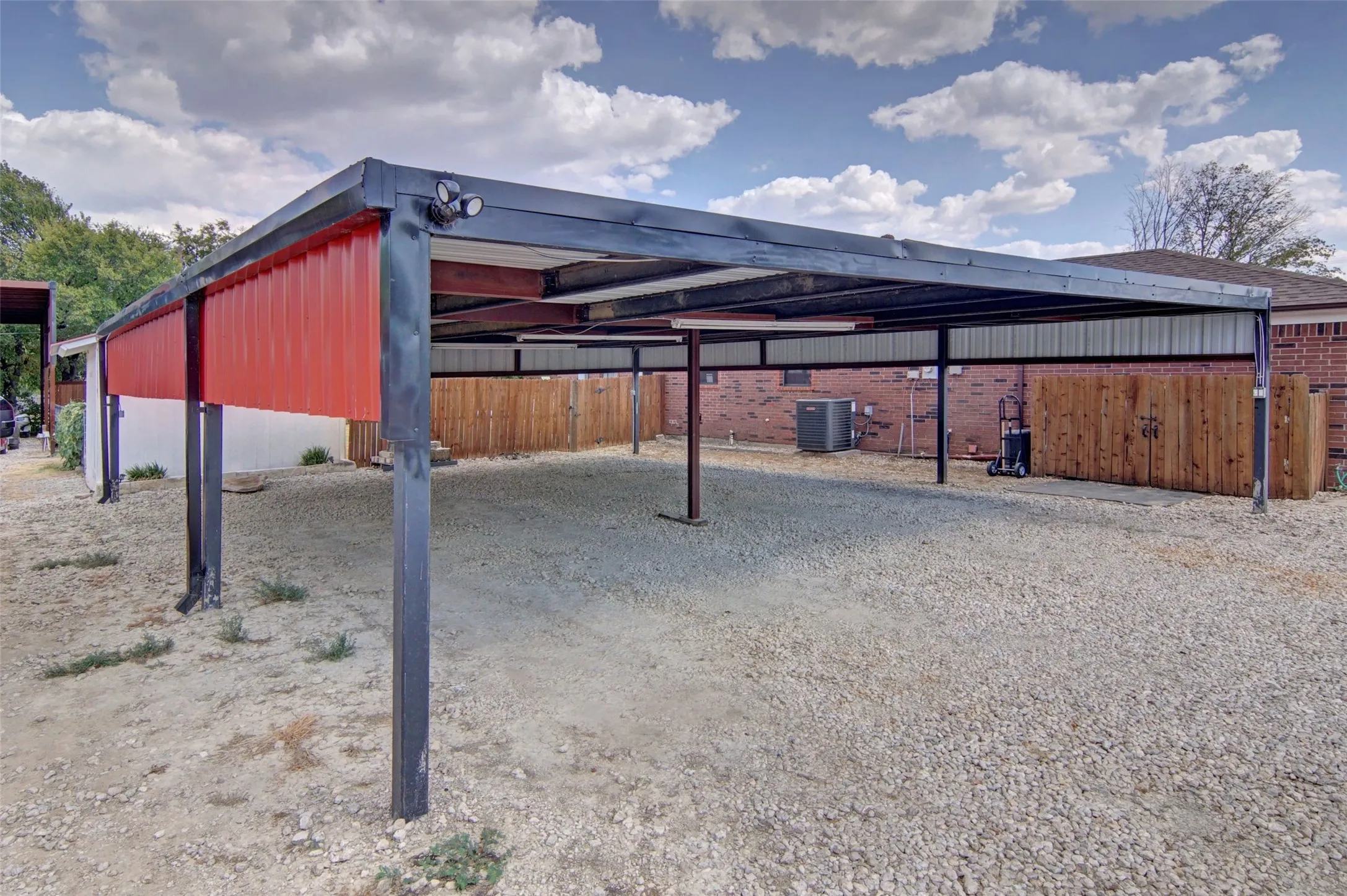 Single Family Residence For Sale in Tarrant County , 7200 Gillis Johnson Street, Fort Worth, Texas 76179, 4 Bedroom, 2 Bathroom, 2 Garage spaces, 2,236 Sqft, built in 1985, mls#21364303, Real Estate Agent in Fort Worth, Homes For Sale in Tarrant county, Homes For Sale in Fort Worth, Realtor in Fort Worth Texas, Real Estate Brokerage Independent Realty Texas, Luminita Cordes Realtor