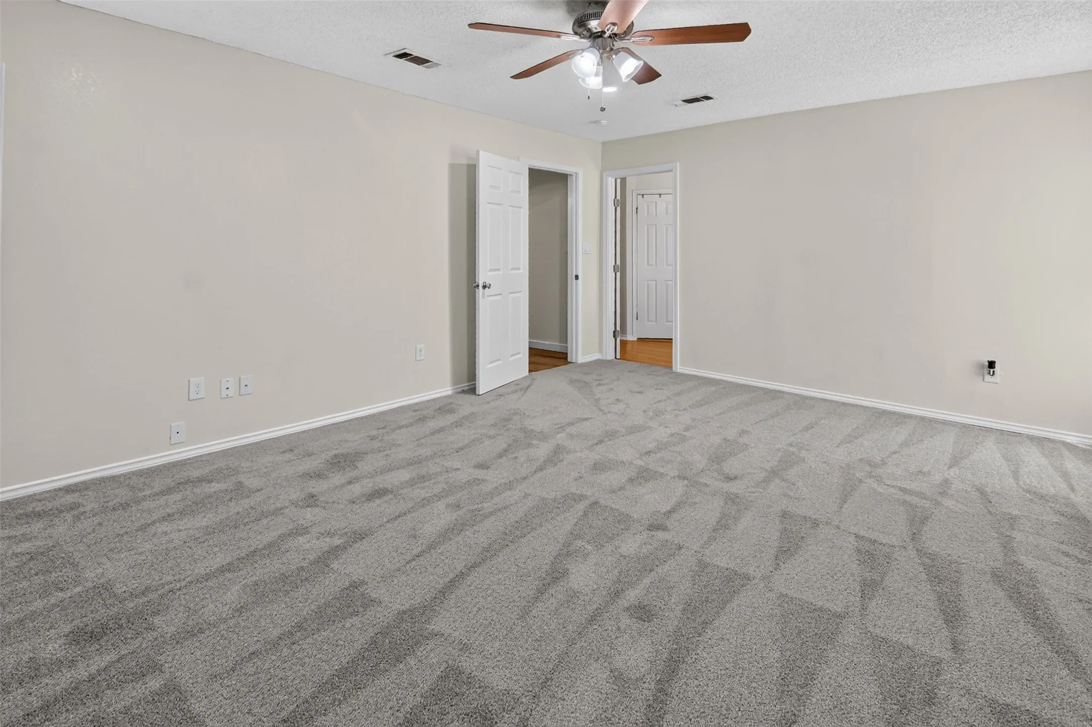 Single Family Residence For Sale in Tarrant County , 7200 Gillis Johnson Street, Fort Worth, Texas 76179, 4 Bedroom, 2 Bathroom, 2 Garage spaces, 2,236 Sqft, built in 1985, mls#21364303, Real Estate Agent in Fort Worth, Homes For Sale in Tarrant county, Homes For Sale in Fort Worth, Realtor in Fort Worth Texas, Real Estate Brokerage Independent Realty Texas, Luminita Cordes Realtor