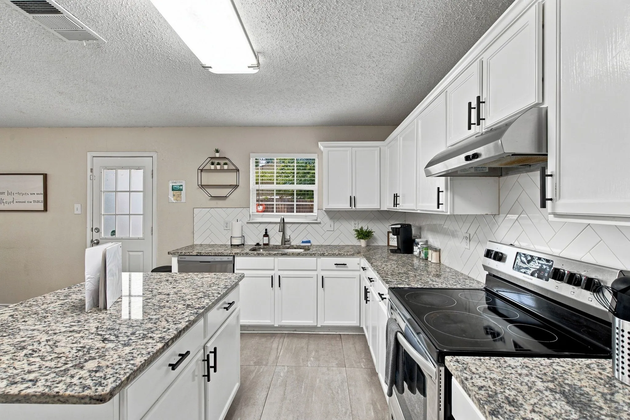 Single Family Residence For Rent in Dallas County , 5456 Maverick Drive, Grand Prairie, Texas 75052, 4 Bedroom, 3 Bathroom, 2 Garage spaces, 3,002 Sqft, built in 2004, mls#21370599, Real Estate Agent in Grand Prairie, Homes For Rent in Dallas county, Homes For Rent in Grand Prairie, Realtor in Grand Prairie Texas, Real Estate Brokerage Independent Realty Texas, Luminita Cordes Realtor