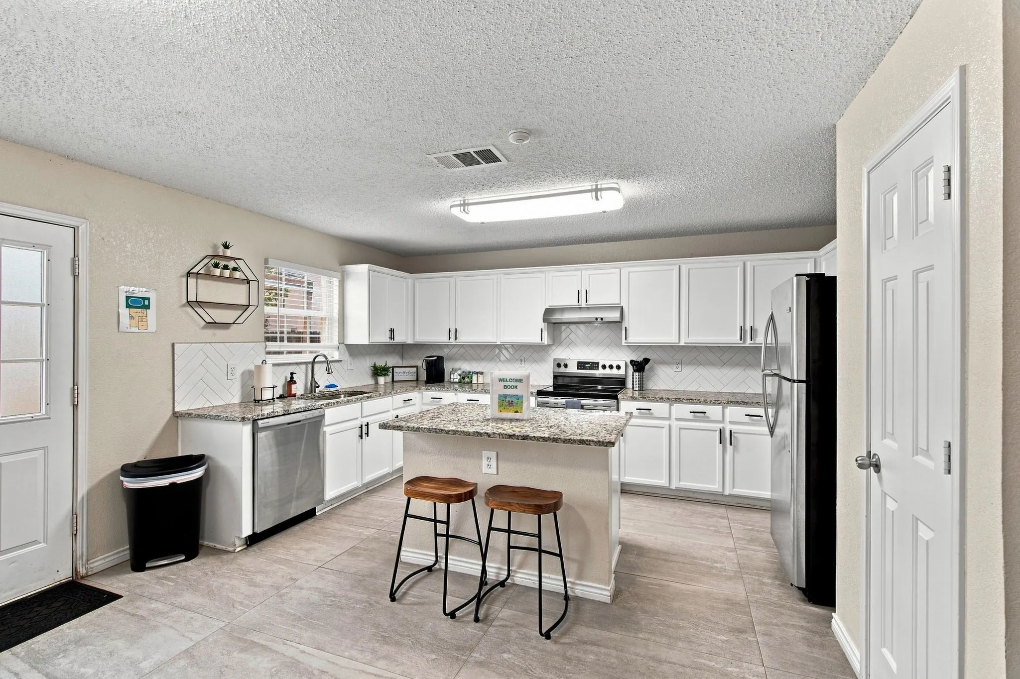 Single Family Residence For Rent in Dallas County , 5456 Maverick Drive, Grand Prairie, Texas 75052, 4 Bedroom, 3 Bathroom, 2 Garage spaces, 3,002 Sqft, built in 2004, mls#21370599, Real Estate Agent in Grand Prairie, Homes For Rent in Dallas county, Homes For Rent in Grand Prairie, Realtor in Grand Prairie Texas, Real Estate Brokerage Independent Realty Texas, Luminita Cordes Realtor