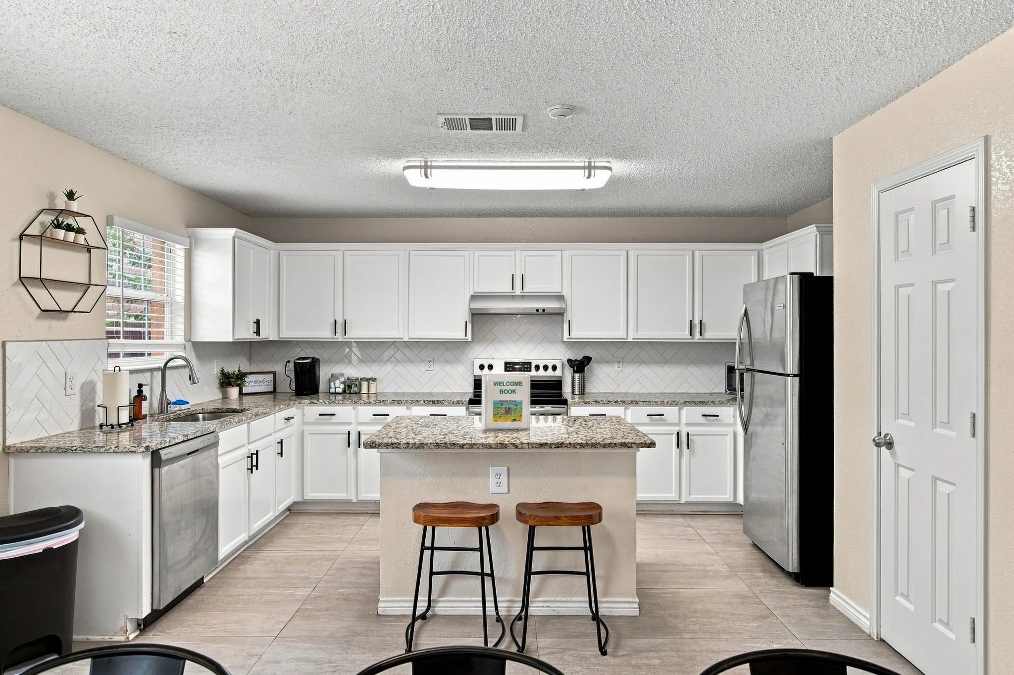 Single Family Residence For Rent in Dallas County , 5456 Maverick Drive, Grand Prairie, Texas 75052, 4 Bedroom, 3 Bathroom, 2 Garage spaces, 3,002 Sqft, built in 2004, mls#21370599, Real Estate Agent in Grand Prairie, Homes For Rent in Dallas county, Homes For Rent in Grand Prairie, Realtor in Grand Prairie Texas, Real Estate Brokerage Independent Realty Texas, Luminita Cordes Realtor