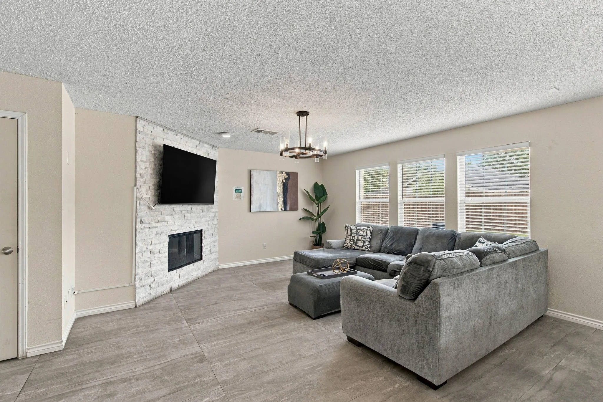 Single Family Residence For Rent in Dallas County , 5456 Maverick Drive, Grand Prairie, Texas 75052, 4 Bedroom, 3 Bathroom, 2 Garage spaces, 3,002 Sqft, built in 2004, mls#21370599, Real Estate Agent in Grand Prairie, Homes For Rent in Dallas county, Homes For Rent in Grand Prairie, Realtor in Grand Prairie Texas, Real Estate Brokerage Independent Realty Texas, Luminita Cordes Realtor