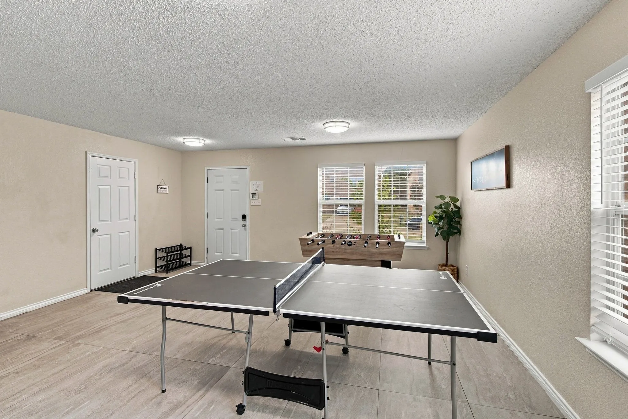 Single Family Residence For Rent in Dallas County , 5456 Maverick Drive, Grand Prairie, Texas 75052, 4 Bedroom, 3 Bathroom, 2 Garage spaces, 3,002 Sqft, built in 2004, mls#21370599, Real Estate Agent in Grand Prairie, Homes For Rent in Dallas county, Homes For Rent in Grand Prairie, Realtor in Grand Prairie Texas, Real Estate Brokerage Independent Realty Texas, Luminita Cordes Realtor