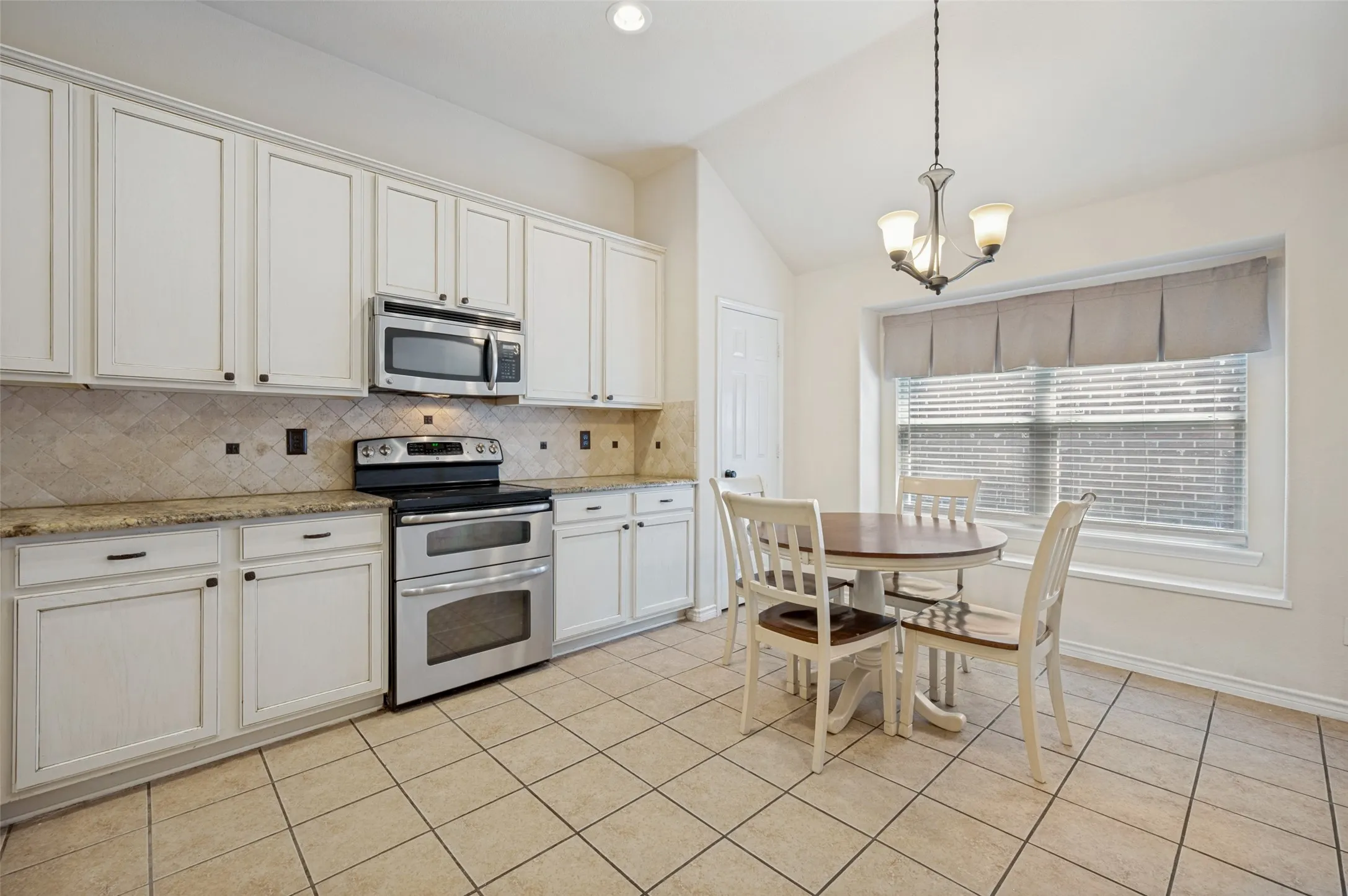 Single Family Residence For Rent in Collin County , 1615 Bur Oak Drive, Allen, Texas 75002, 3 Bedroom, 2 Bathroom, 2 Garage spaces, 2,210 Sqft, built in 2002, mls#21370616, Real Estate Agent in Allen, Homes For Rent in Collin county, Homes For Rent in Allen, Realtor in Allen Texas, Real Estate Brokerage Independent Realty Texas, Luminita Cordes Realtor