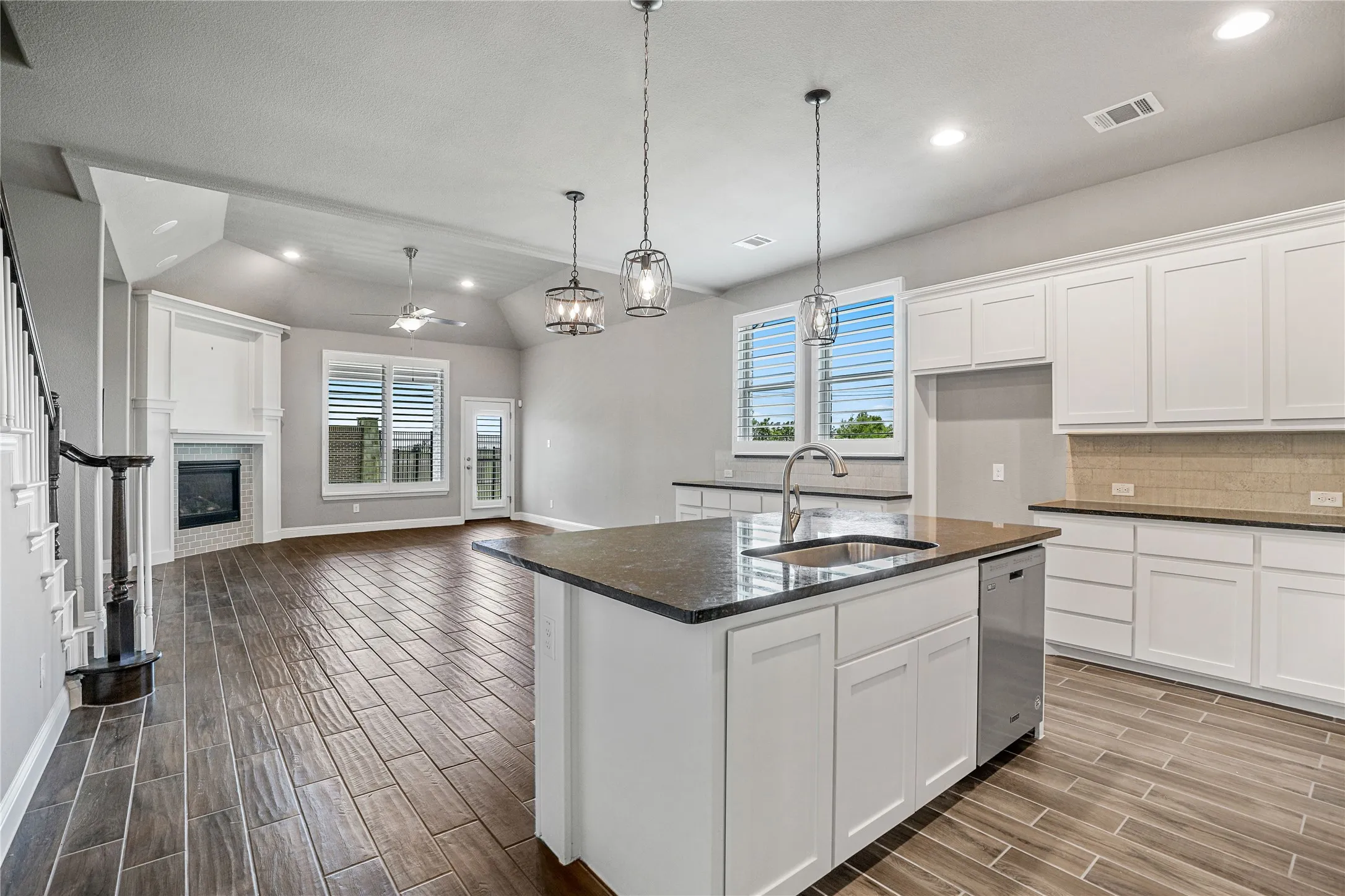 Single Family Residence For Rent in Collin County , 1152 Olympic Drive, Celina, Texas 75009, 3 Bedroom, 3 Bathroom, 2 Garage spaces, 2,739 Sqft, built in 2016, mls#21370617, Real Estate Agent in Celina, Homes For Rent in Collin county, Homes For Rent in Celina, Realtor in Celina Texas, Real Estate Brokerage Independent Realty Texas, Luminita Cordes Realtor