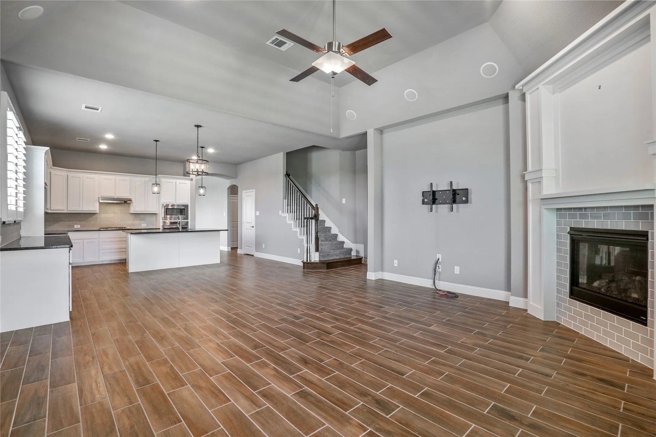 Single Family Residence For Rent in Collin County , 1152 Olympic Drive, Celina, Texas 75009, 3 Bedroom, 3 Bathroom, 2 Garage spaces, 2,739 Sqft, built in 2016, mls#21370617, Real Estate Agent in Celina, Homes For Rent in Collin county, Homes For Rent in Celina, Realtor in Celina Texas, Real Estate Brokerage Independent Realty Texas, Luminita Cordes Realtor