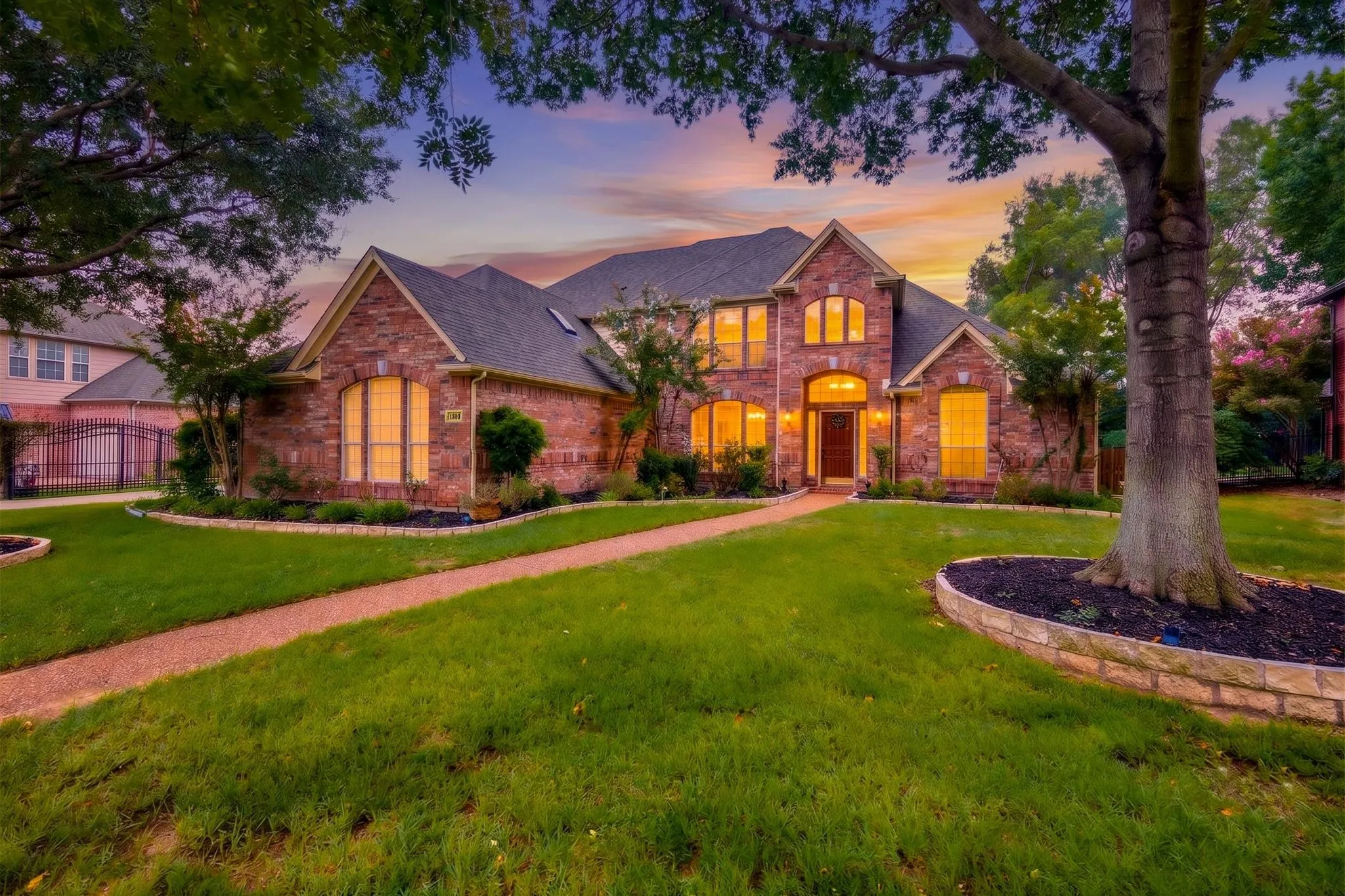 Single Family Residence For Sale in Tarrant County , 1303 Stone Lakes Drive, Southlake, Texas 76092, 6 Bedroom, 5 Bathroom, 3 Garage spaces, 4,760 Sqft, built in 1993, mls#21367750, Real Estate Agent in Southlake, Homes For Sale in Tarrant county, Homes For Sale in Southlake, Realtor in Southlake Texas, Real Estate Brokerage Independent Realty Texas, Luminita Cordes Realtor