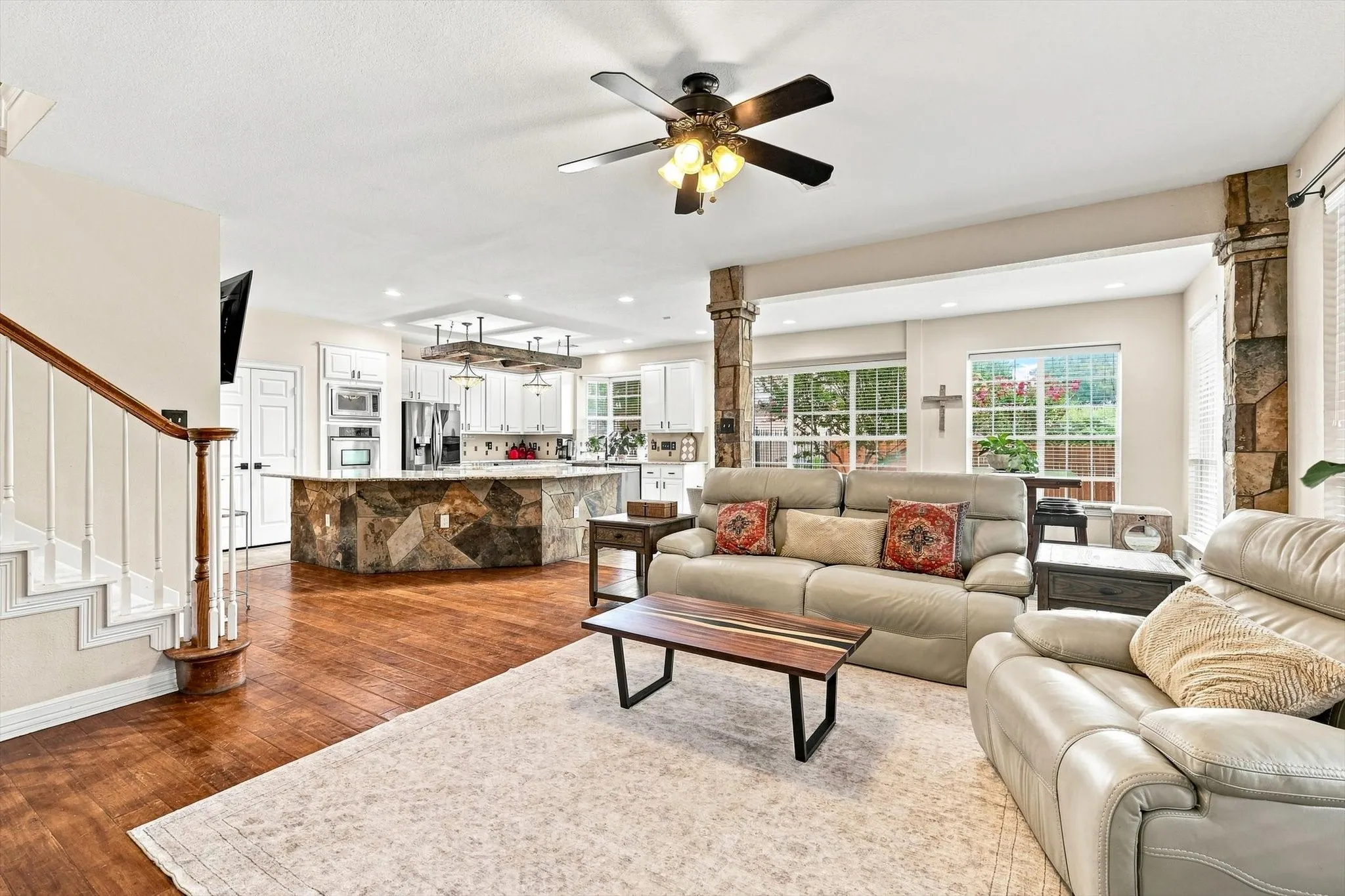 Single Family Residence For Sale in Tarrant County , 1303 Stone Lakes Drive, Southlake, Texas 76092, 6 Bedroom, 5 Bathroom, 3 Garage spaces, 4,760 Sqft, built in 1993, mls#21367750, Real Estate Agent in Southlake, Homes For Sale in Tarrant county, Homes For Sale in Southlake, Realtor in Southlake Texas, Real Estate Brokerage Independent Realty Texas, Luminita Cordes Realtor