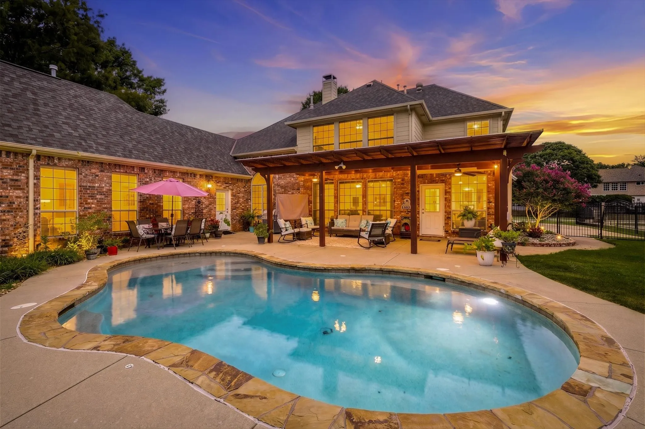 Single Family Residence For Sale in Tarrant County , 1303 Stone Lakes Drive, Southlake, Texas 76092, 6 Bedroom, 5 Bathroom, 3 Garage spaces, 4,760 Sqft, built in 1993, mls#21367750, Real Estate Agent in Southlake, Homes For Sale in Tarrant county, Homes For Sale in Southlake, Realtor in Southlake Texas, Real Estate Brokerage Independent Realty Texas, Luminita Cordes Realtor