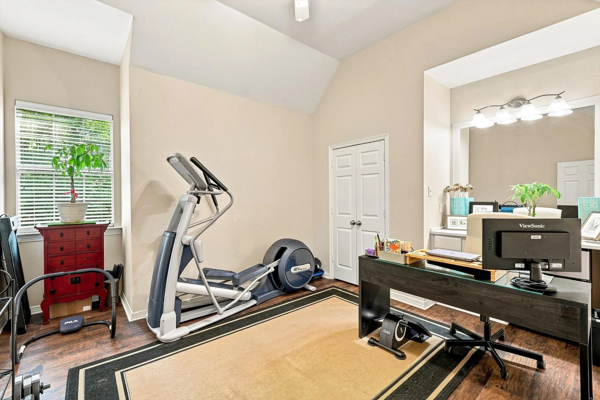 Office or gym close to Primary