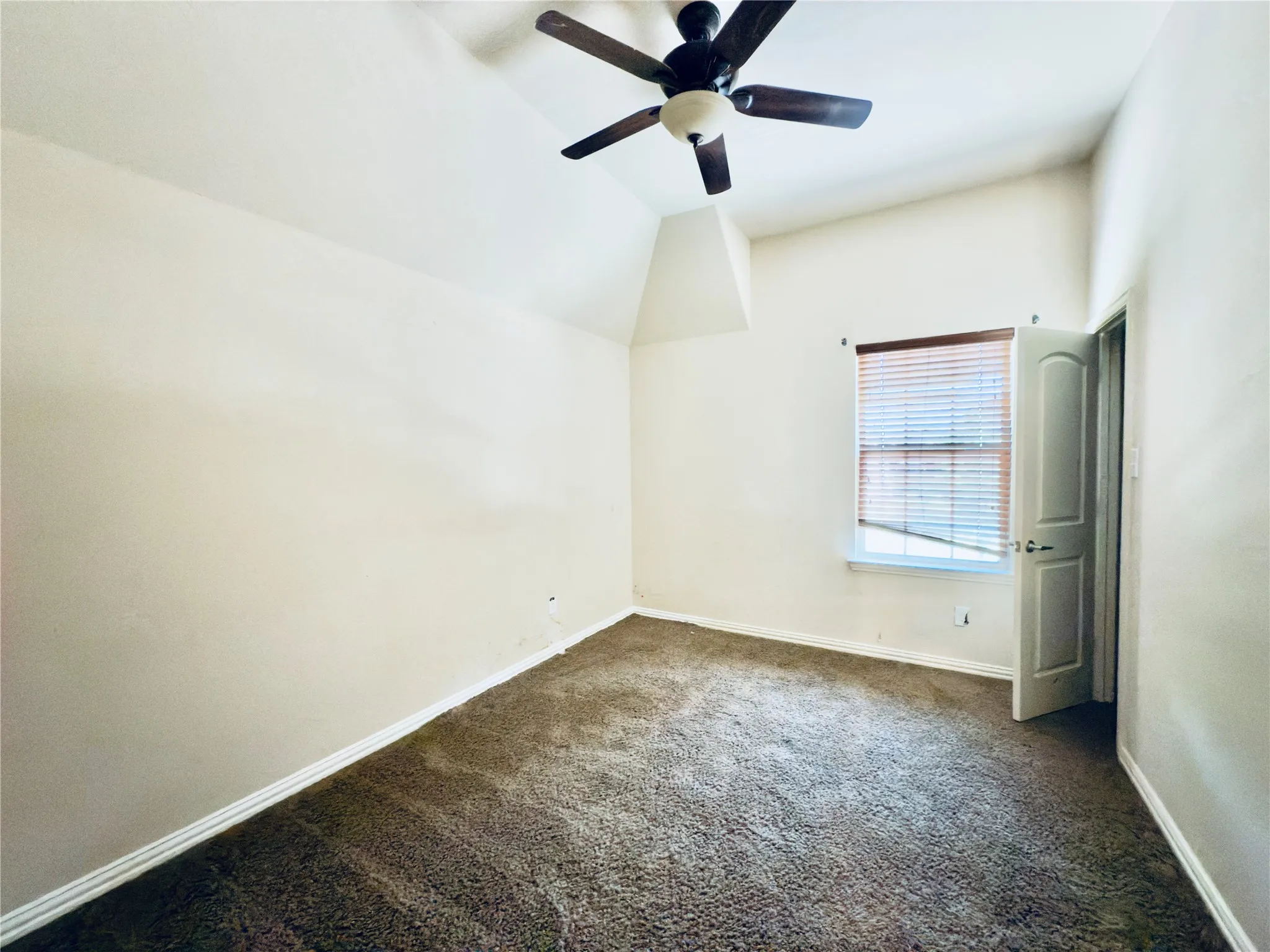 Single Family Residence For Rent in Tarrant County , 4953 Grinstein Drive, Fort Worth, Texas 76244, 4 Bedroom, 4 Bathroom, 2 Garage spaces, 3,344 Sqft, built in 2009, mls#21370640, Real Estate Agent in Fort Worth, Homes For Rent in Tarrant county, Homes For Rent in Fort Worth, Realtor in Fort Worth Texas, Real Estate Brokerage Independent Realty Texas, Luminita Cordes Realtor