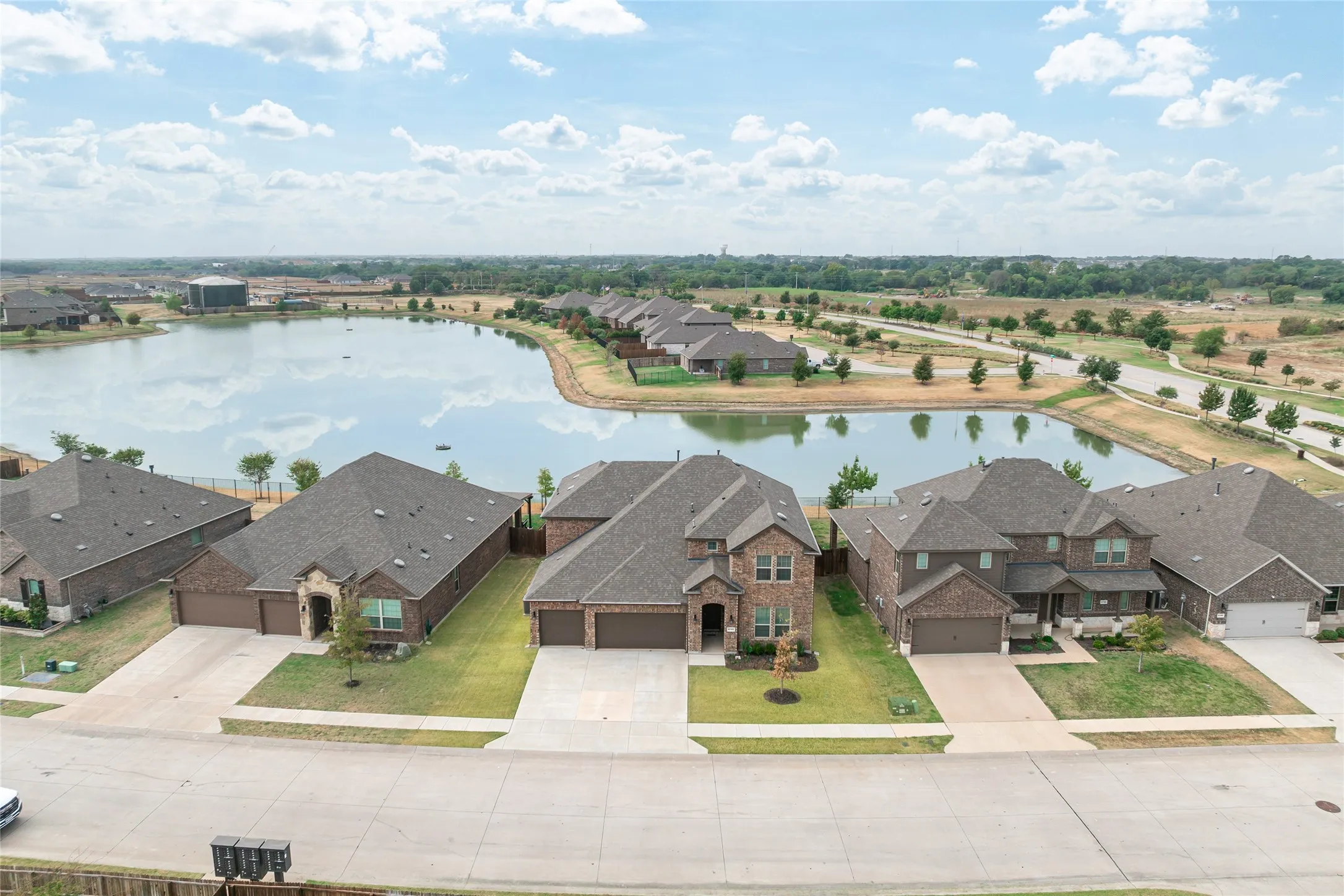 Single Family Residence For Rent in Denton County , 2721 Madera Canyon Road, Aubrey, Texas 76227, 4 Bedroom, 3 Bathroom, 3 Garage spaces, 3,413 Sqft, built in 2021, mls#21369116, Real Estate Agent in Aubrey, Homes For Rent in Denton county, Homes For Rent in Aubrey, Realtor in Aubrey Texas, Real Estate Brokerage Independent Realty Texas, Luminita Cordes Realtor