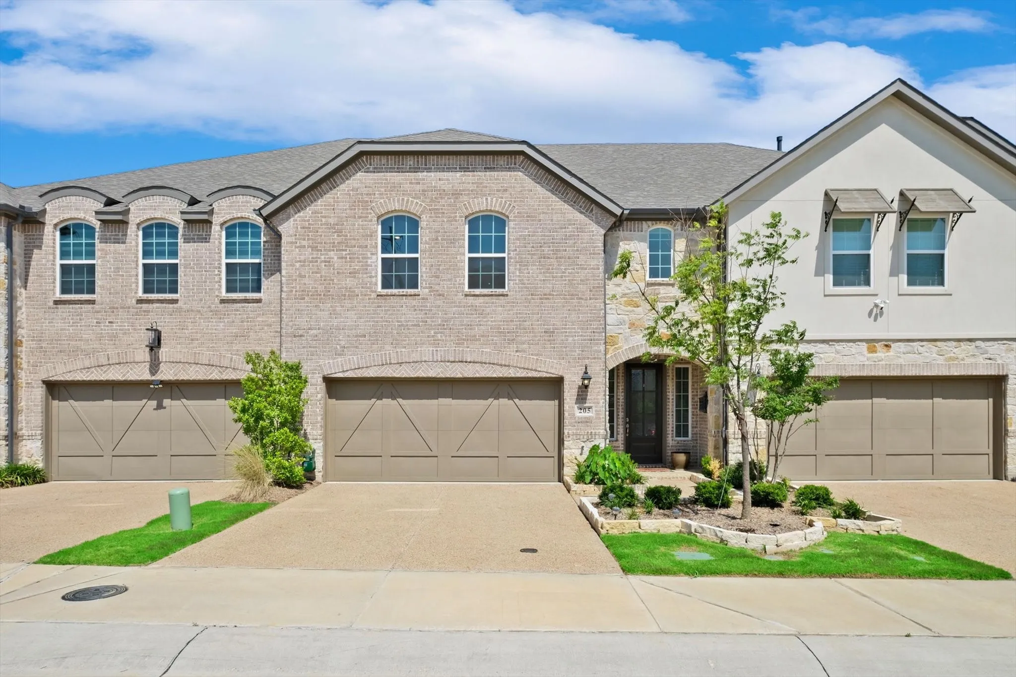 Townhouse For Rent in Denton County , 205 Somerset Drive, Lewisville, Texas 75056, 3 Bedroom, 3 Bathroom, 2 Garage spaces, 2,544 Sqft, built in 2020, mls#21370638, Real Estate Agent in Lewisville, Homes For Rent in Denton county, Homes For Rent in Lewisville, Realtor in Lewisville Texas, Real Estate Brokerage Independent Realty Texas, Luminita Cordes Realtor