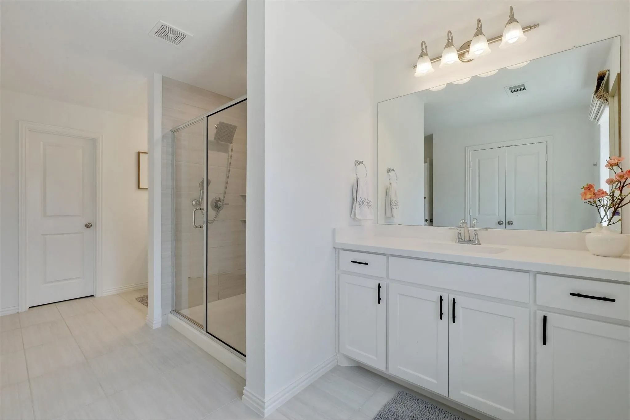 Townhouse For Rent in Denton County , 205 Somerset Drive, Lewisville, Texas 75056, 3 Bedroom, 3 Bathroom, 2 Garage spaces, 2,544 Sqft, built in 2020, mls#21370638, Real Estate Agent in Lewisville, Homes For Rent in Denton county, Homes For Rent in Lewisville, Realtor in Lewisville Texas, Real Estate Brokerage Independent Realty Texas, Luminita Cordes Realtor