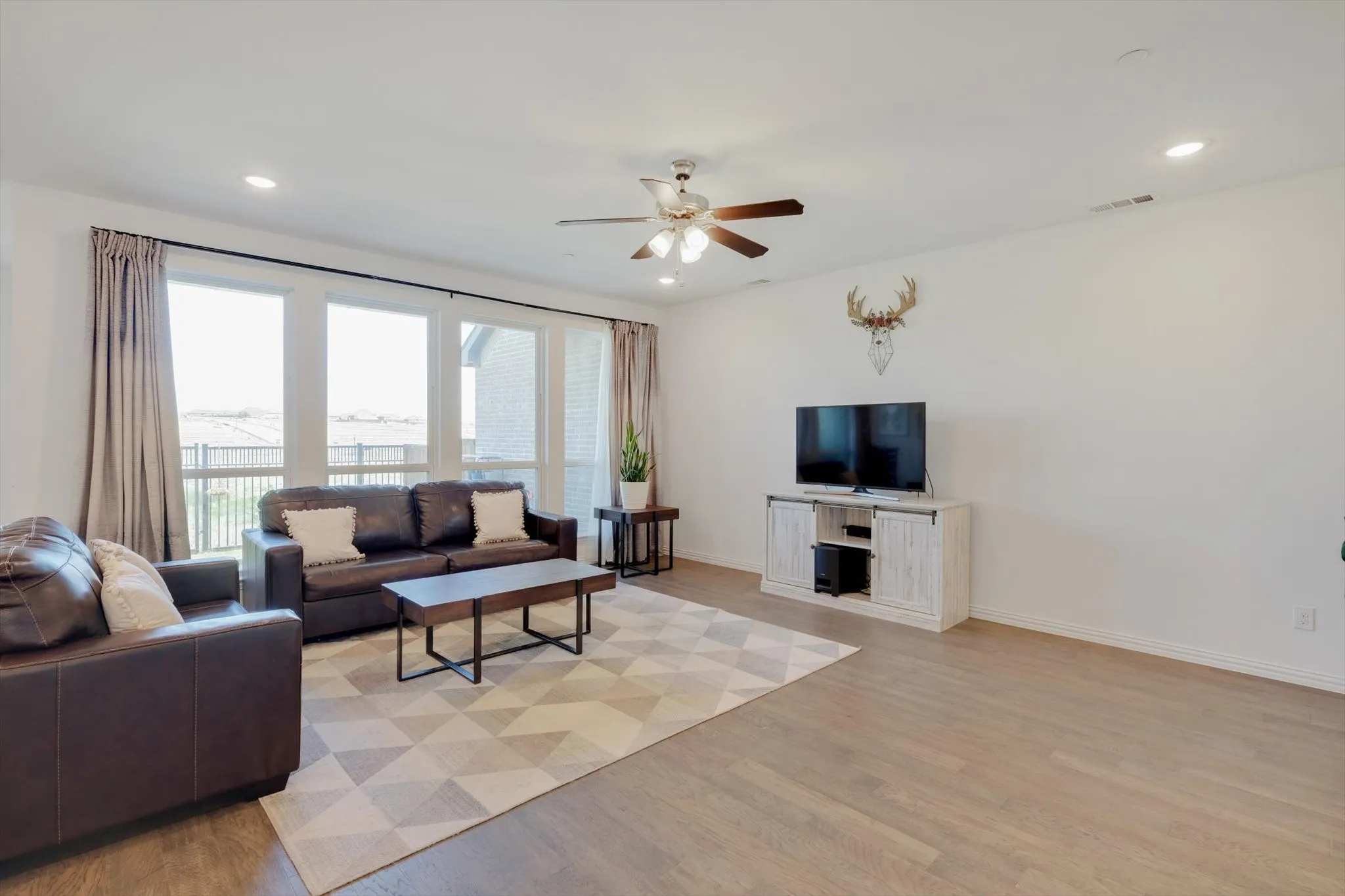Townhouse For Rent in Denton County , 205 Somerset Drive, Lewisville, Texas 75056, 3 Bedroom, 3 Bathroom, 2 Garage spaces, 2,544 Sqft, built in 2020, mls#21370638, Real Estate Agent in Lewisville, Homes For Rent in Denton county, Homes For Rent in Lewisville, Realtor in Lewisville Texas, Real Estate Brokerage Independent Realty Texas, Luminita Cordes Realtor