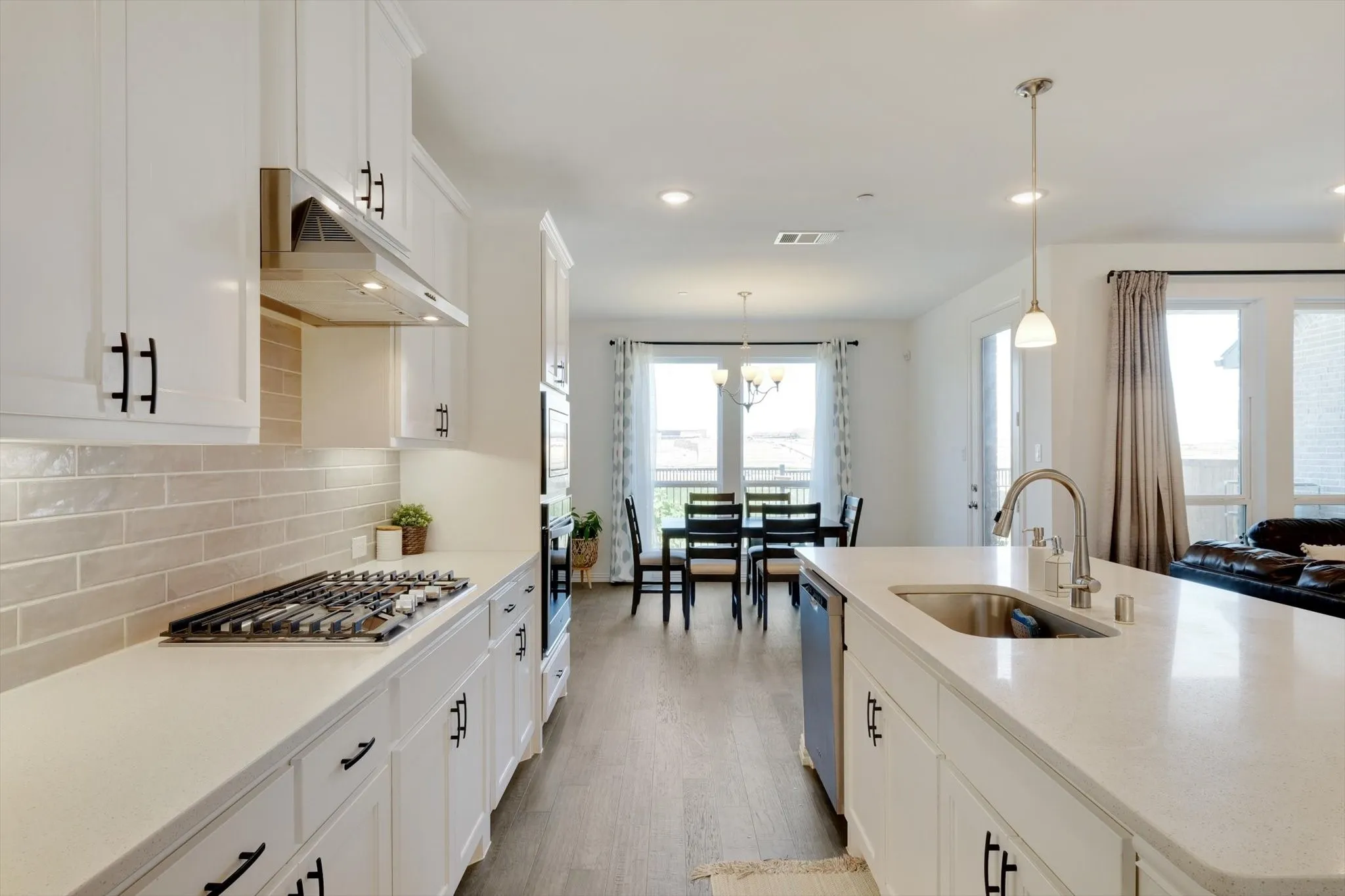 Townhouse For Rent in Denton County , 205 Somerset Drive, Lewisville, Texas 75056, 3 Bedroom, 3 Bathroom, 2 Garage spaces, 2,544 Sqft, built in 2020, mls#21370638, Real Estate Agent in Lewisville, Homes For Rent in Denton county, Homes For Rent in Lewisville, Realtor in Lewisville Texas, Real Estate Brokerage Independent Realty Texas, Luminita Cordes Realtor