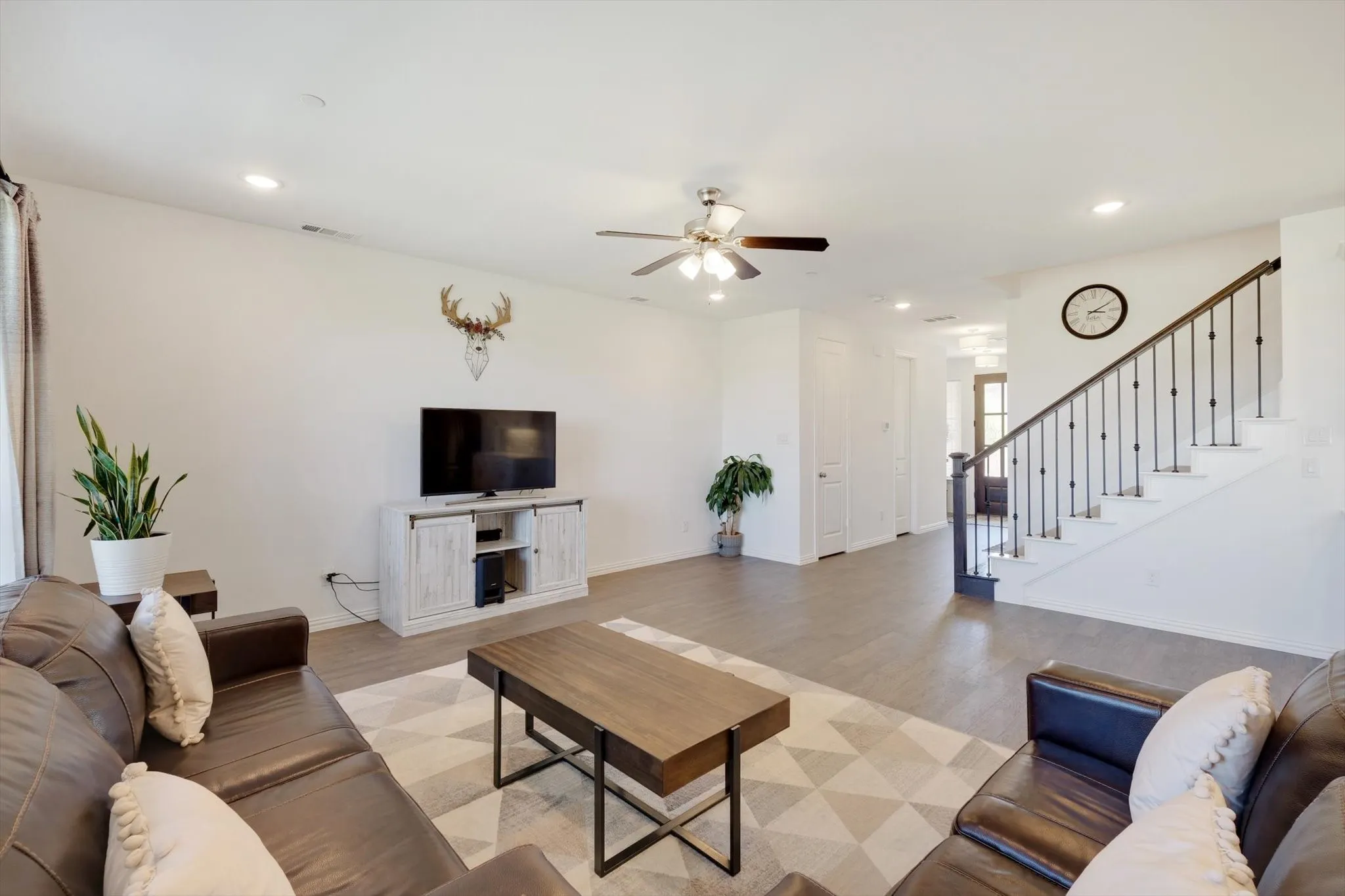 Townhouse For Rent in Denton County , 205 Somerset Drive, Lewisville, Texas 75056, 3 Bedroom, 3 Bathroom, 2 Garage spaces, 2,544 Sqft, built in 2020, mls#21370638, Real Estate Agent in Lewisville, Homes For Rent in Denton county, Homes For Rent in Lewisville, Realtor in Lewisville Texas, Real Estate Brokerage Independent Realty Texas, Luminita Cordes Realtor