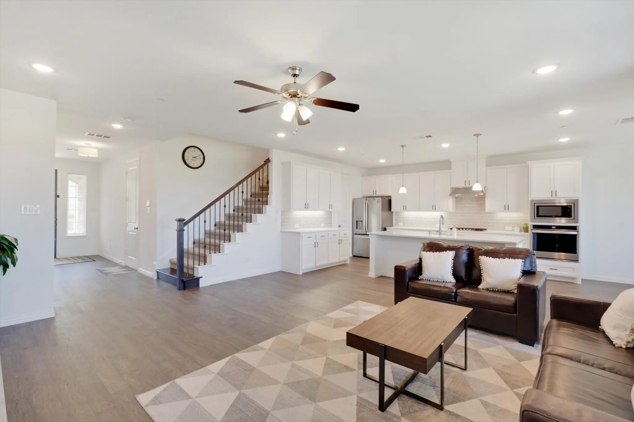 Townhouse For Rent in Denton County , 205 Somerset Drive, Lewisville, Texas 75056, 3 Bedroom, 3 Bathroom, 2 Garage spaces, 2,544 Sqft, built in 2020, mls#21370638, Real Estate Agent in Lewisville, Homes For Rent in Denton county, Homes For Rent in Lewisville, Realtor in Lewisville Texas, Real Estate Brokerage Independent Realty Texas, Luminita Cordes Realtor