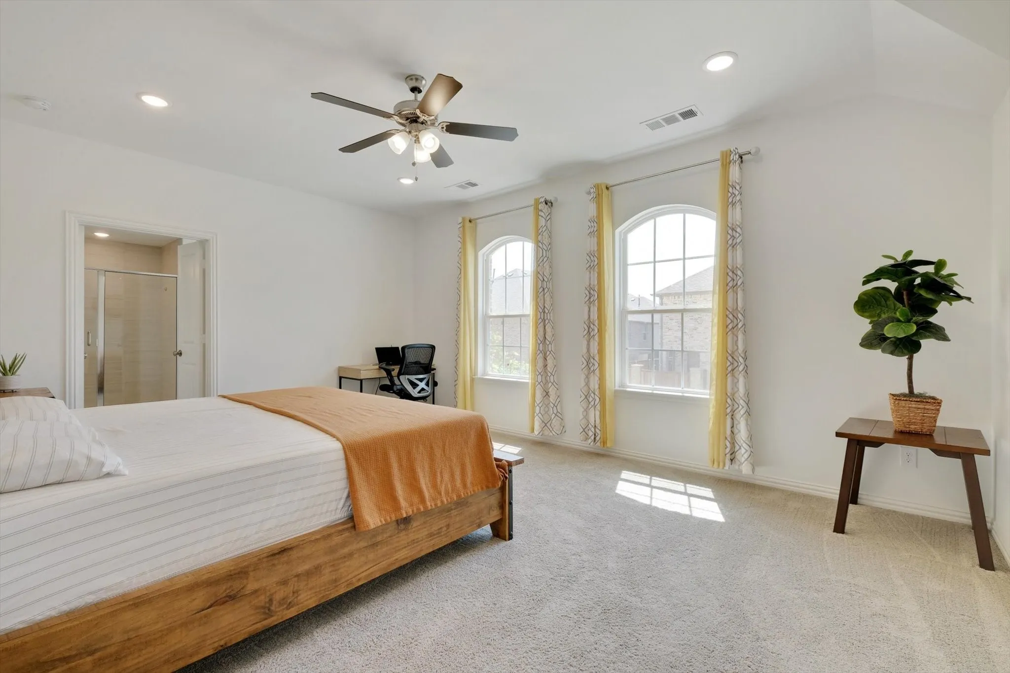 Townhouse For Rent in Denton County , 205 Somerset Drive, Lewisville, Texas 75056, 3 Bedroom, 3 Bathroom, 2 Garage spaces, 2,544 Sqft, built in 2020, mls#21370638, Real Estate Agent in Lewisville, Homes For Rent in Denton county, Homes For Rent in Lewisville, Realtor in Lewisville Texas, Real Estate Brokerage Independent Realty Texas, Luminita Cordes Realtor