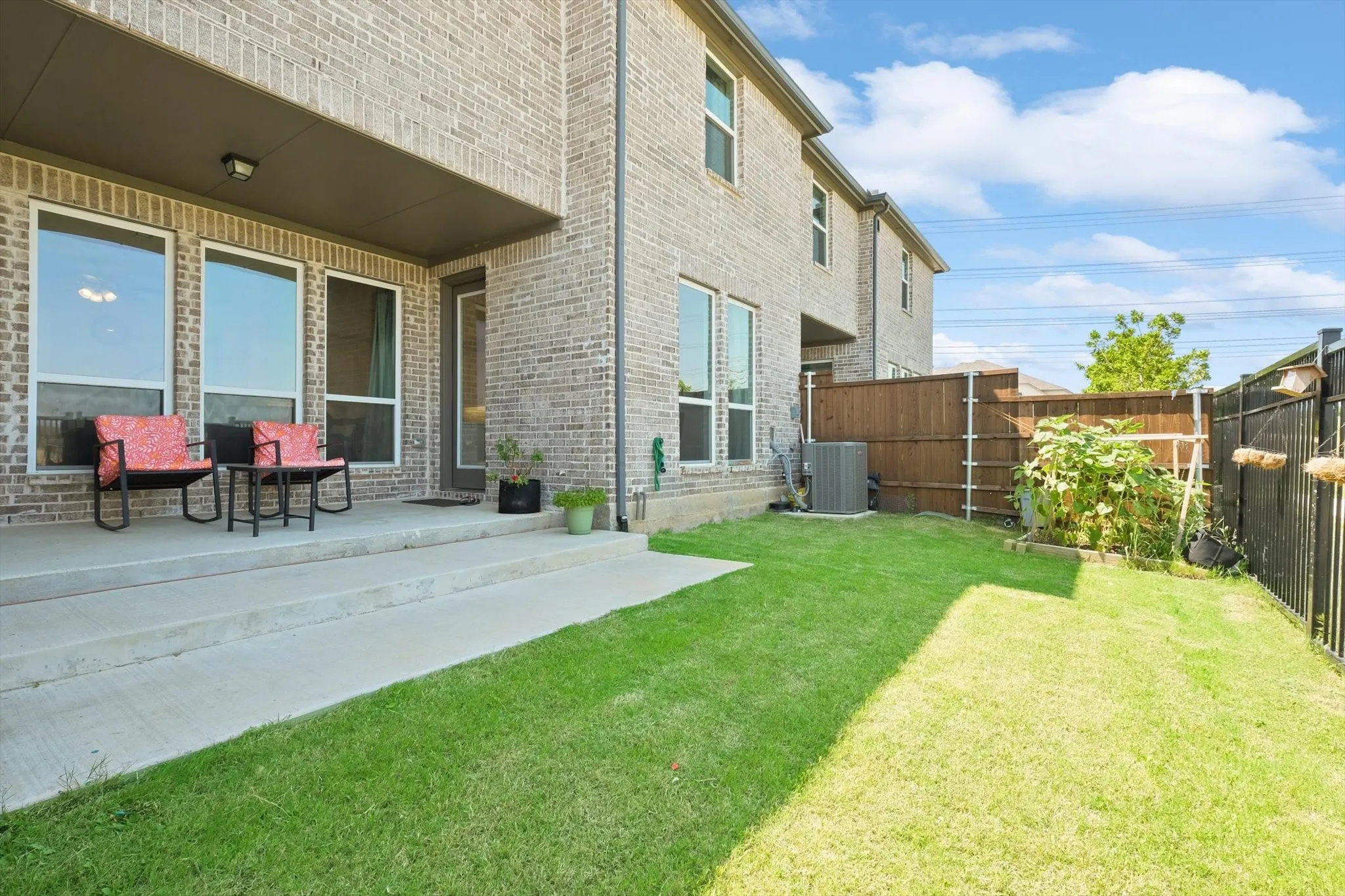 Townhouse For Rent in Denton County , 205 Somerset Drive, Lewisville, Texas 75056, 3 Bedroom, 3 Bathroom, 2 Garage spaces, 2,544 Sqft, built in 2020, mls#21370638, Real Estate Agent in Lewisville, Homes For Rent in Denton county, Homes For Rent in Lewisville, Realtor in Lewisville Texas, Real Estate Brokerage Independent Realty Texas, Luminita Cordes Realtor