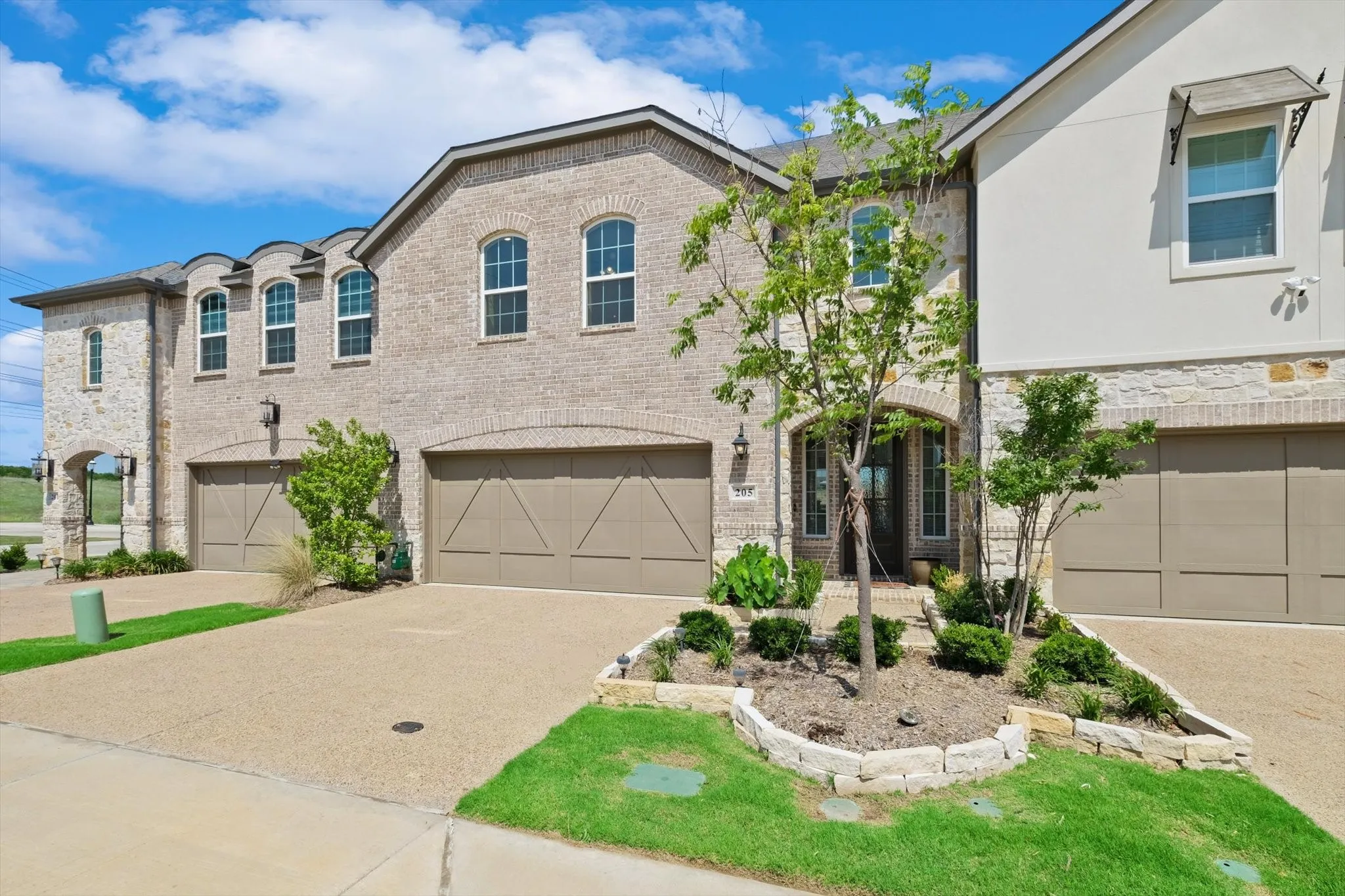 Townhouse For Rent in Denton County , 205 Somerset Drive, Lewisville, Texas 75056, 3 Bedroom, 3 Bathroom, 2 Garage spaces, 2,544 Sqft, built in 2020, mls#21370638, Real Estate Agent in Lewisville, Homes For Rent in Denton county, Homes For Rent in Lewisville, Realtor in Lewisville Texas, Real Estate Brokerage Independent Realty Texas, Luminita Cordes Realtor