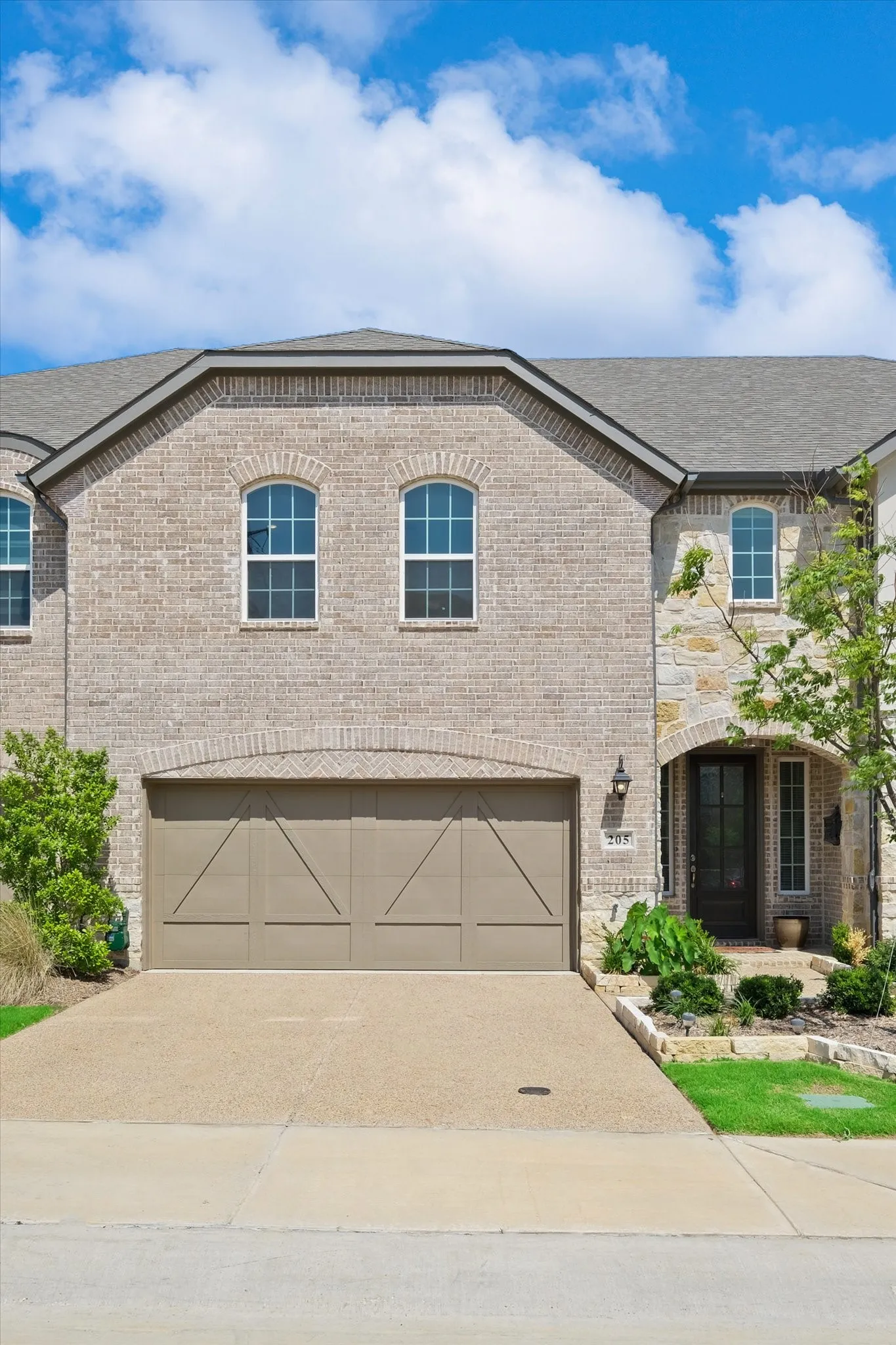 Townhouse For Rent in Denton County , 205 Somerset Drive, Lewisville, Texas 75056, 3 Bedroom, 3 Bathroom, 2 Garage spaces, 2,544 Sqft, built in 2020, mls#21370638, Real Estate Agent in Lewisville, Homes For Rent in Denton county, Homes For Rent in Lewisville, Realtor in Lewisville Texas, Real Estate Brokerage Independent Realty Texas, Luminita Cordes Realtor