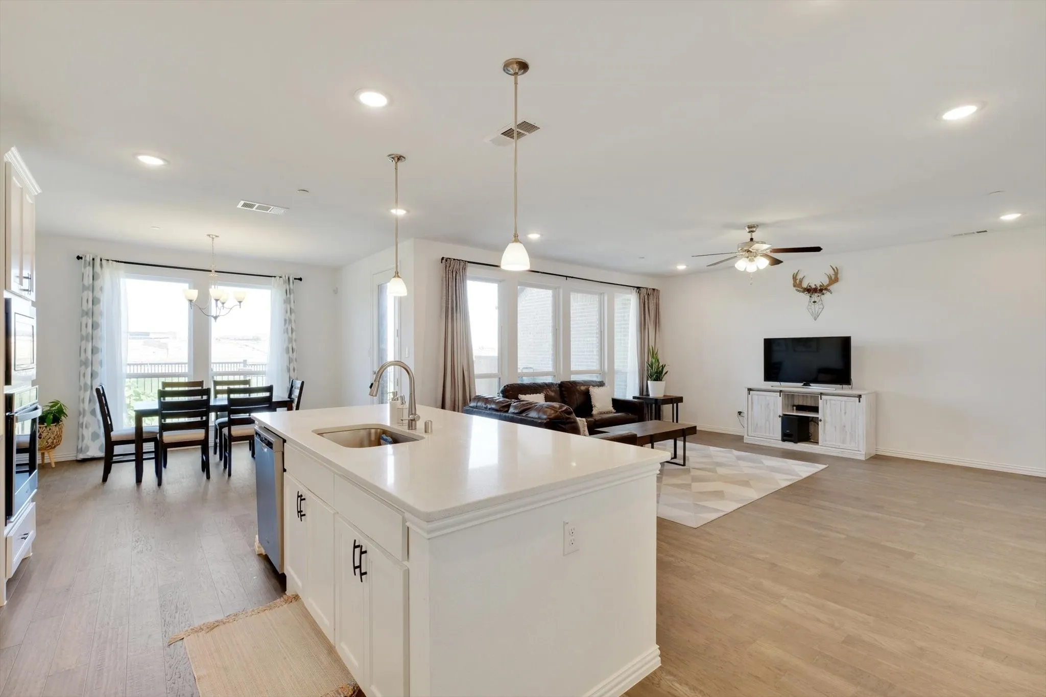 Townhouse For Rent in Denton County , 205 Somerset Drive, Lewisville, Texas 75056, 3 Bedroom, 3 Bathroom, 2 Garage spaces, 2,544 Sqft, built in 2020, mls#21370638, Real Estate Agent in Lewisville, Homes For Rent in Denton county, Homes For Rent in Lewisville, Realtor in Lewisville Texas, Real Estate Brokerage Independent Realty Texas, Luminita Cordes Realtor