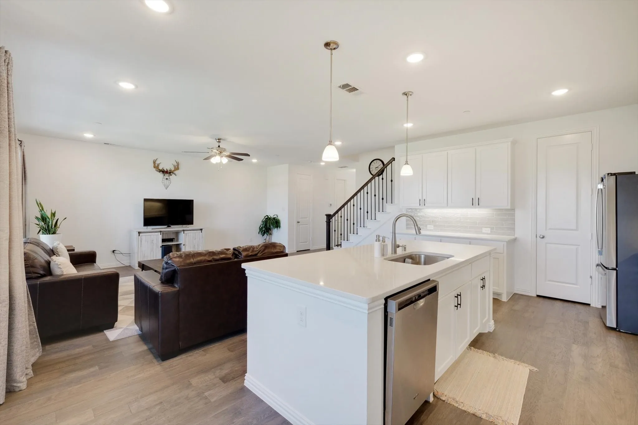 Townhouse For Rent in Denton County , 205 Somerset Drive, Lewisville, Texas 75056, 3 Bedroom, 3 Bathroom, 2 Garage spaces, 2,544 Sqft, built in 2020, mls#21370638, Real Estate Agent in Lewisville, Homes For Rent in Denton county, Homes For Rent in Lewisville, Realtor in Lewisville Texas, Real Estate Brokerage Independent Realty Texas, Luminita Cordes Realtor