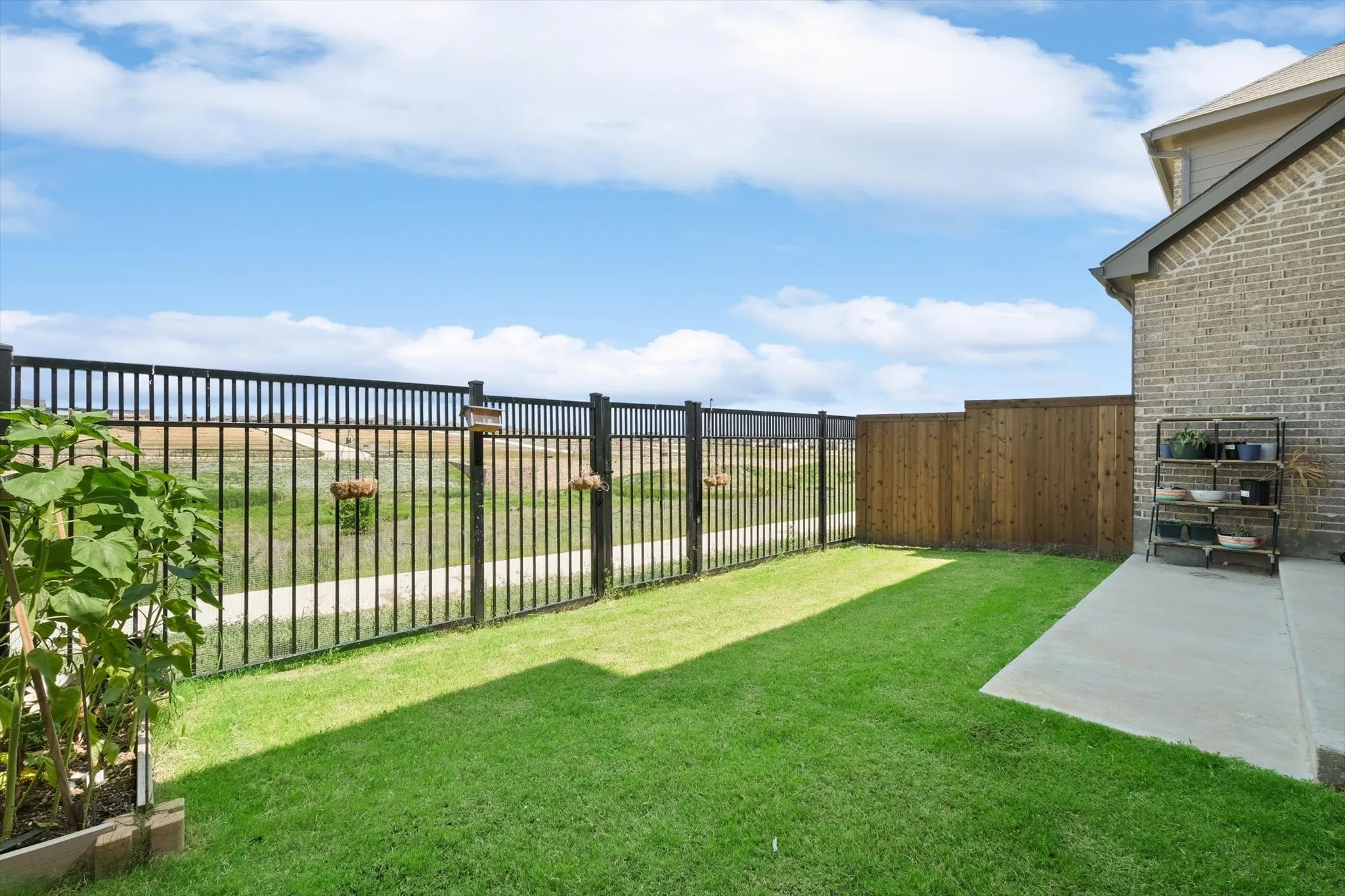 Townhouse For Rent in Denton County , 205 Somerset Drive, Lewisville, Texas 75056, 3 Bedroom, 3 Bathroom, 2 Garage spaces, 2,544 Sqft, built in 2020, mls#21370638, Real Estate Agent in Lewisville, Homes For Rent in Denton county, Homes For Rent in Lewisville, Realtor in Lewisville Texas, Real Estate Brokerage Independent Realty Texas, Luminita Cordes Realtor