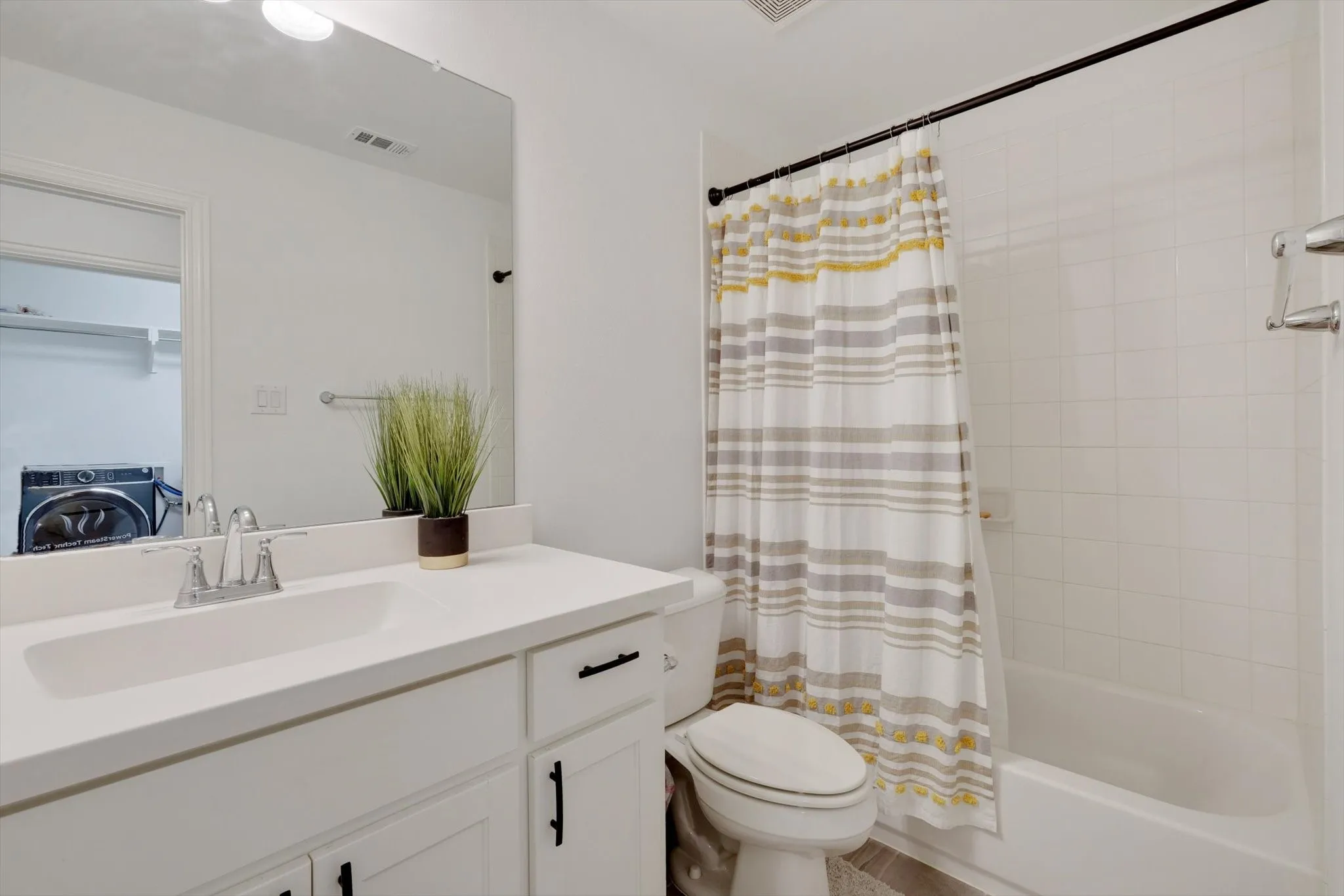 Townhouse For Rent in Denton County , 205 Somerset Drive, Lewisville, Texas 75056, 3 Bedroom, 3 Bathroom, 2 Garage spaces, 2,544 Sqft, built in 2020, mls#21370638, Real Estate Agent in Lewisville, Homes For Rent in Denton county, Homes For Rent in Lewisville, Realtor in Lewisville Texas, Real Estate Brokerage Independent Realty Texas, Luminita Cordes Realtor