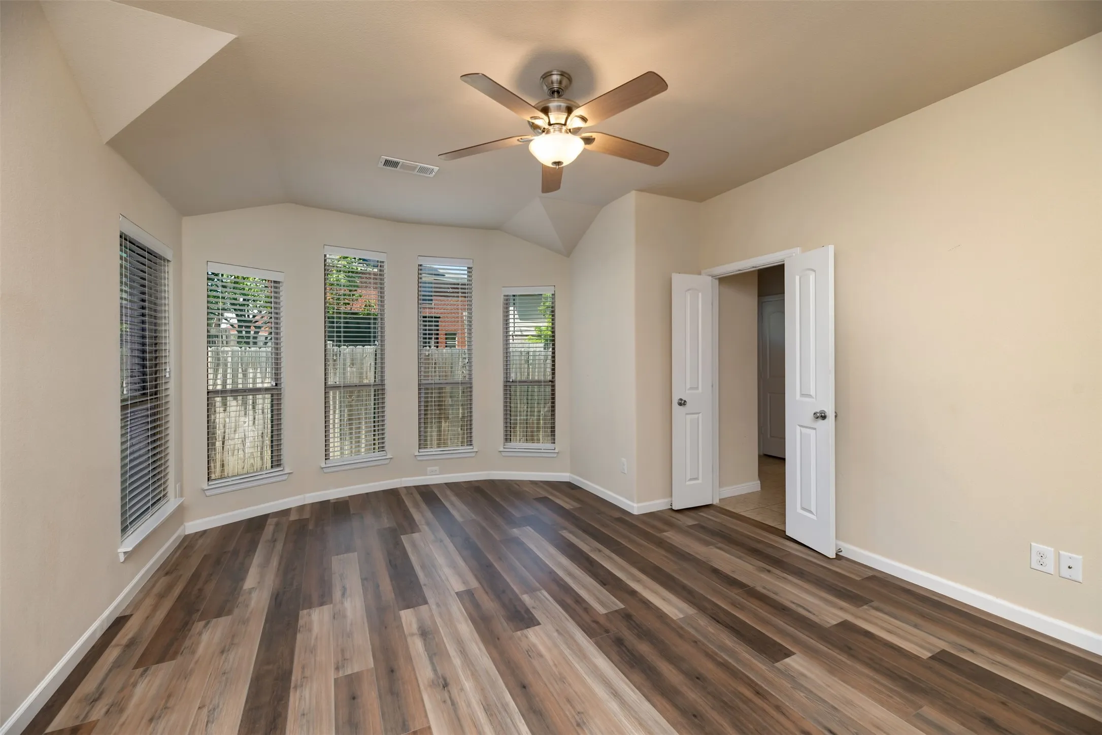 Single Family Residence For Rent in Tarrant County , 10525 Turning Leaf Trail, Fort Worth, Texas 76131, 4 Bedroom, 2 Bathroom, 2 Garage spaces, 1,994 Sqft, built in 2014, mls#21370645, Real Estate Agent in Fort Worth, Homes For Rent in Tarrant county, Homes For Rent in Fort Worth, Realtor in Fort Worth Texas, Real Estate Brokerage Independent Realty Texas, Luminita Cordes Realtor