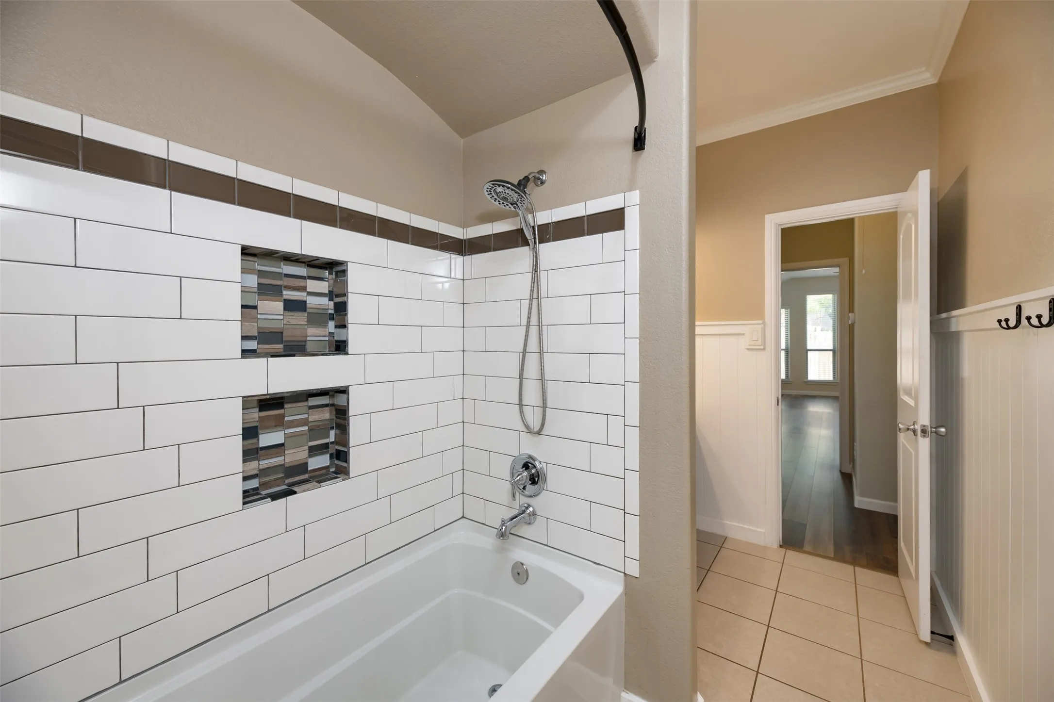 Single Family Residence For Rent in Tarrant County , 10525 Turning Leaf Trail, Fort Worth, Texas 76131, 4 Bedroom, 2 Bathroom, 2 Garage spaces, 1,994 Sqft, built in 2014, mls#21370645, Real Estate Agent in Fort Worth, Homes For Rent in Tarrant county, Homes For Rent in Fort Worth, Realtor in Fort Worth Texas, Real Estate Brokerage Independent Realty Texas, Luminita Cordes Realtor
