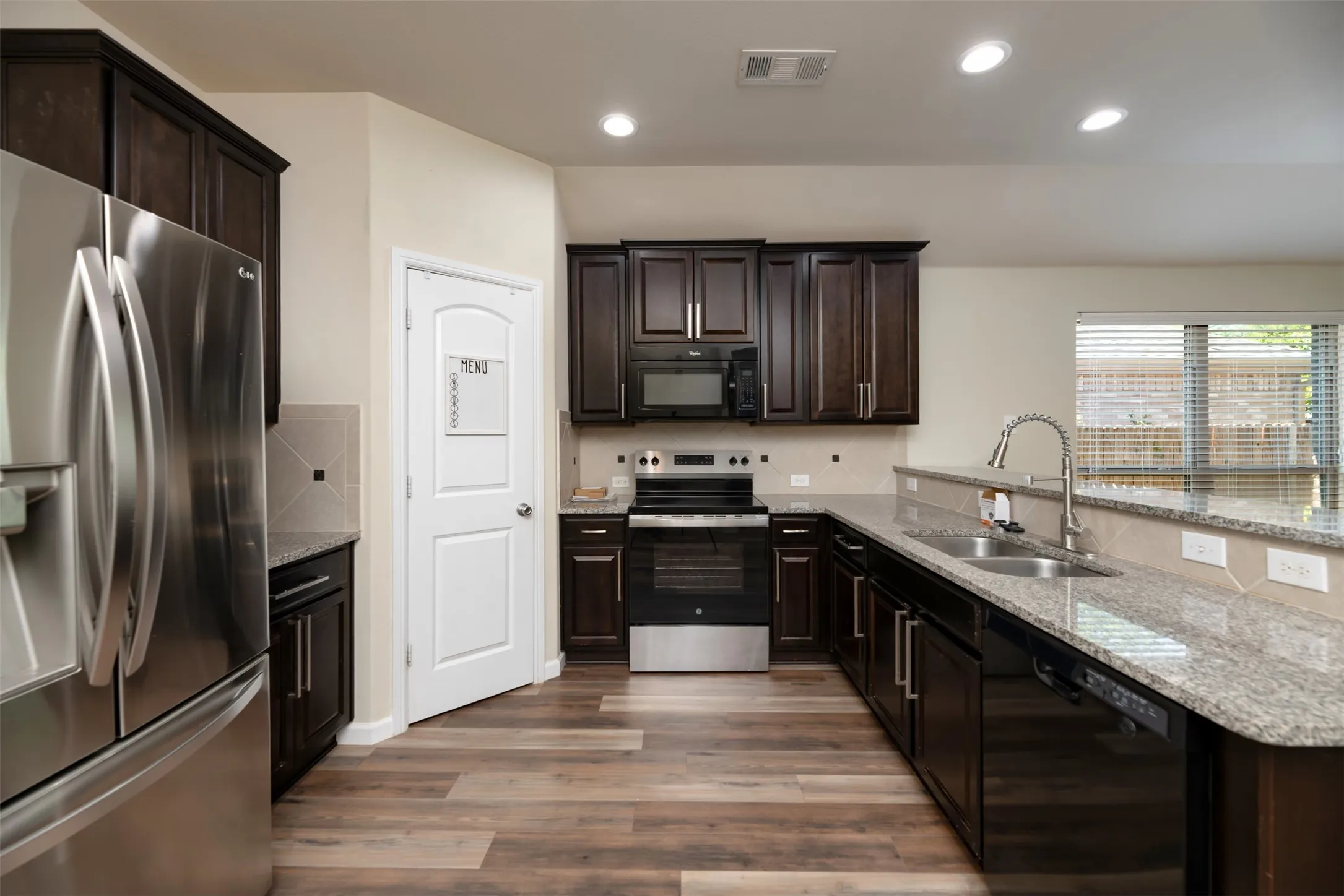 Single Family Residence For Rent in Tarrant County , 10525 Turning Leaf Trail, Fort Worth, Texas 76131, 4 Bedroom, 2 Bathroom, 2 Garage spaces, 1,994 Sqft, built in 2014, mls#21370645, Real Estate Agent in Fort Worth, Homes For Rent in Tarrant county, Homes For Rent in Fort Worth, Realtor in Fort Worth Texas, Real Estate Brokerage Independent Realty Texas, Luminita Cordes Realtor