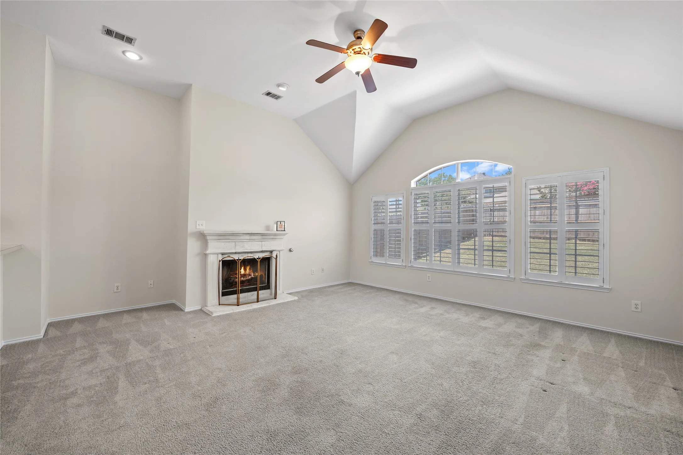 Single Family Residence For Rent in Rockwall County , 2120 Crestlake Drive, Rockwall, Texas 75087, 3 Bedroom, 2 Bathroom, 2 Garage spaces, 2,033 Sqft, built in 1999, mls#21370628, Real Estate Agent in Rockwall, Homes For Rent in Rockwall county, Homes For Rent in Rockwall, Realtor in Rockwall Texas, Real Estate Brokerage Independent Realty Texas, Luminita Cordes Realtor