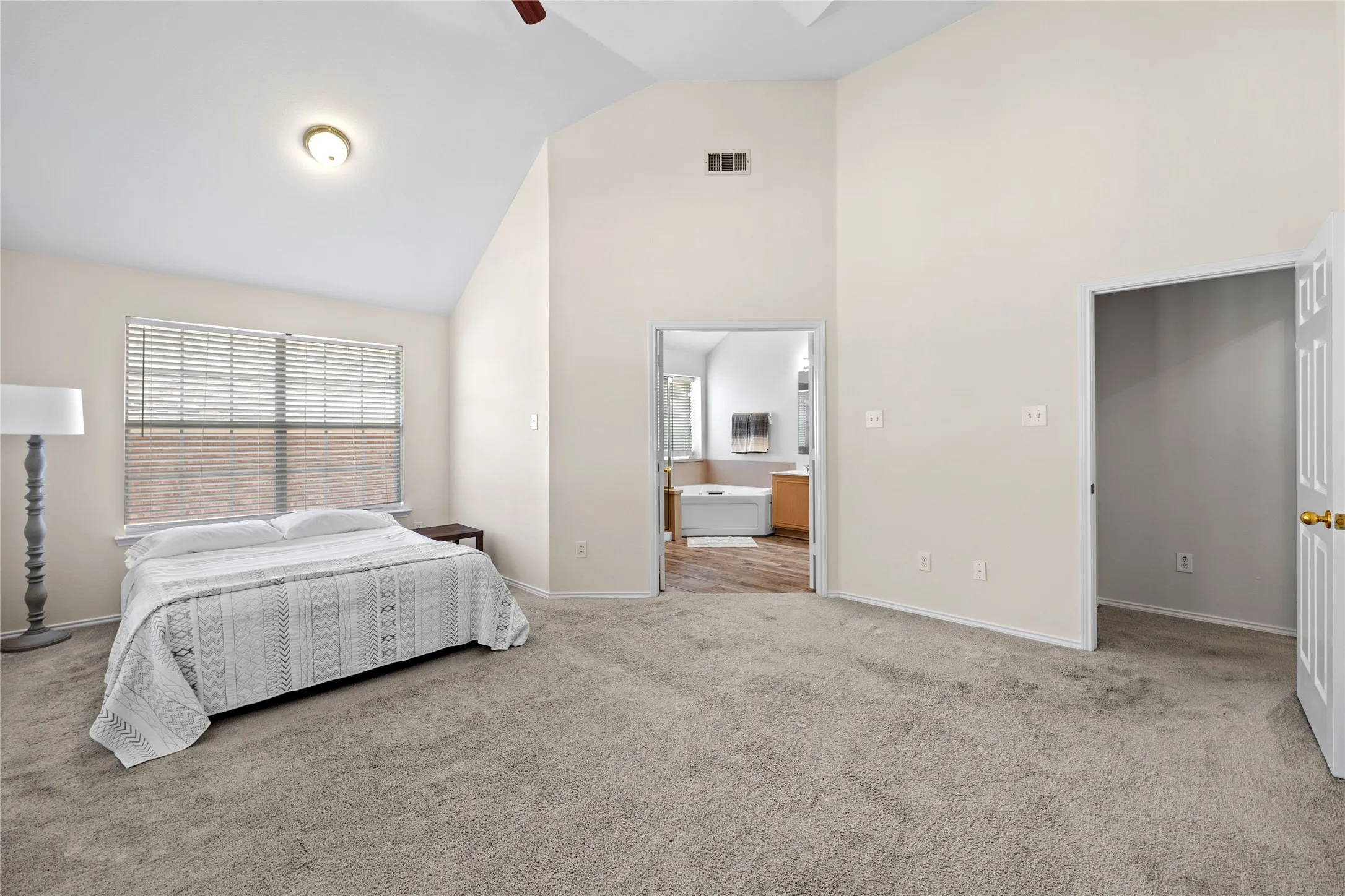 Single Family Residence For Rent in Rockwall County , 2120 Crestlake Drive, Rockwall, Texas 75087, 3 Bedroom, 2 Bathroom, 2 Garage spaces, 2,033 Sqft, built in 1999, mls#21370628, Real Estate Agent in Rockwall, Homes For Rent in Rockwall county, Homes For Rent in Rockwall, Realtor in Rockwall Texas, Real Estate Brokerage Independent Realty Texas, Luminita Cordes Realtor