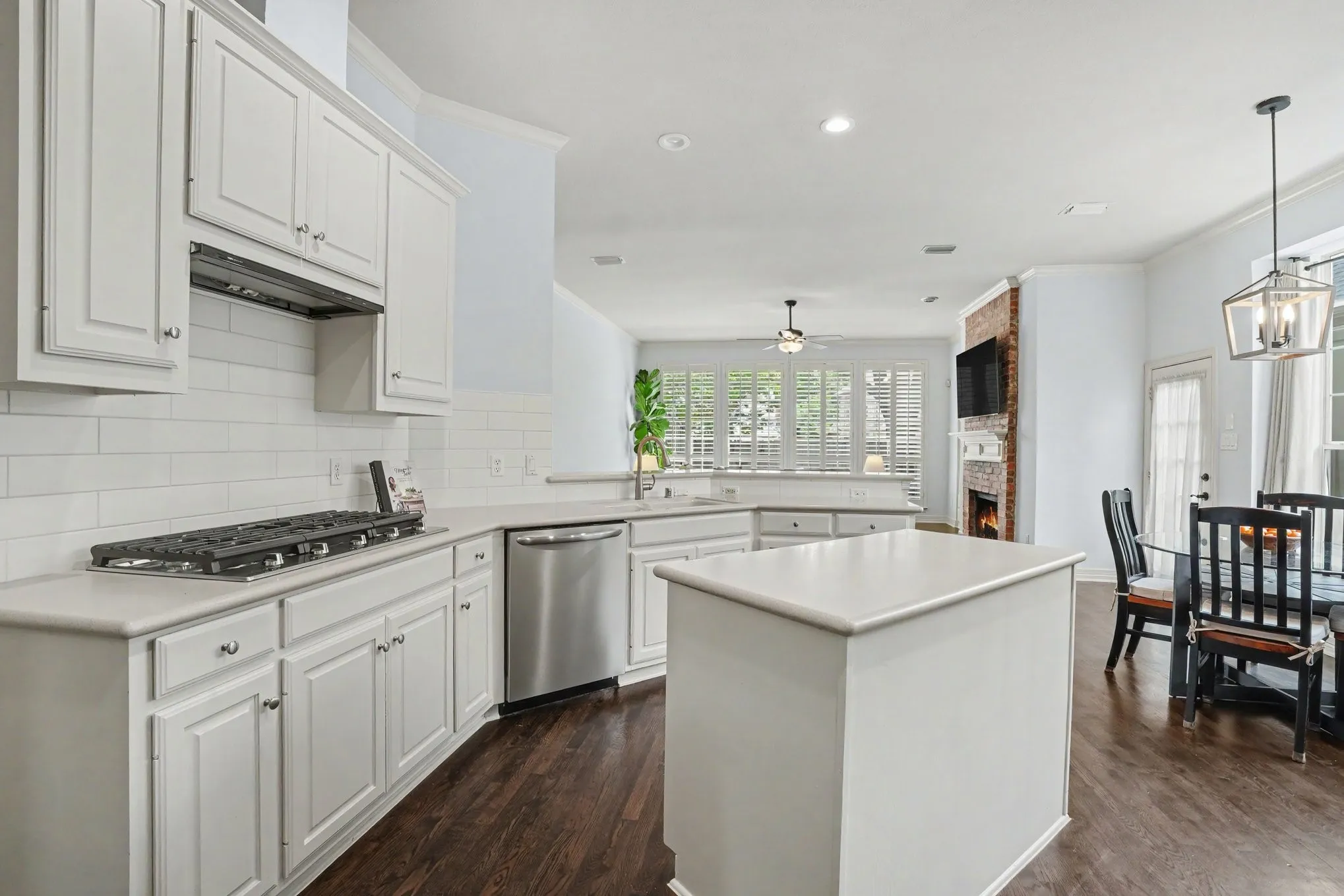 Single Family Residence For Sale in Collin County , 5360 Gatesworth Lane, Dallas, Texas 75287, 3 Bedroom, 3 Bathroom, 2 Garage spaces, 2,897 Sqft, built in 1997, mls#21367506, Real Estate Agent in Dallas, Homes For Sale in Collin county, Homes For Sale in Dallas, Realtor in Dallas Texas, Real Estate Brokerage Independent Realty Texas, Luminita Cordes Realtor
