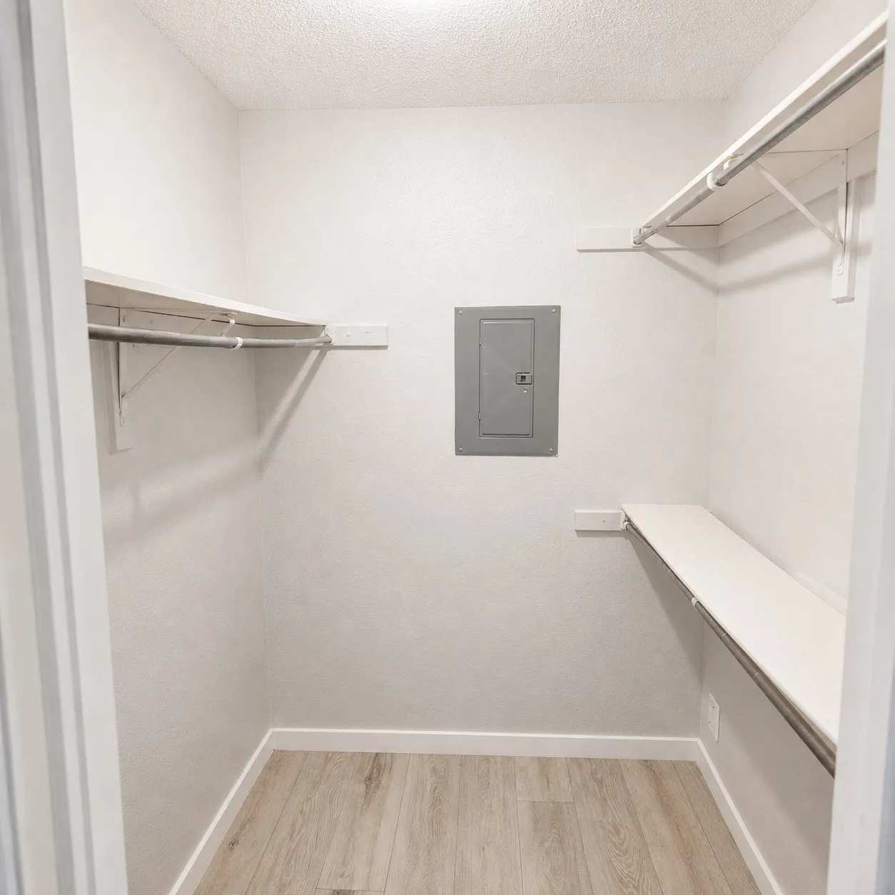 Condominium For Rent in Dallas County , 8110 Skillman Street 1002, Dallas, Texas 75231, 1 Bedroom, 1 Bathroom, Garage spaces, 569 Sqft, built in 1980, mls#21368712, Real Estate Agent in Dallas, Homes For Rent in Dallas county, Homes For Rent in Dallas, Realtor in Dallas Texas, Real Estate Brokerage Independent Realty Texas, Luminita Cordes Realtor