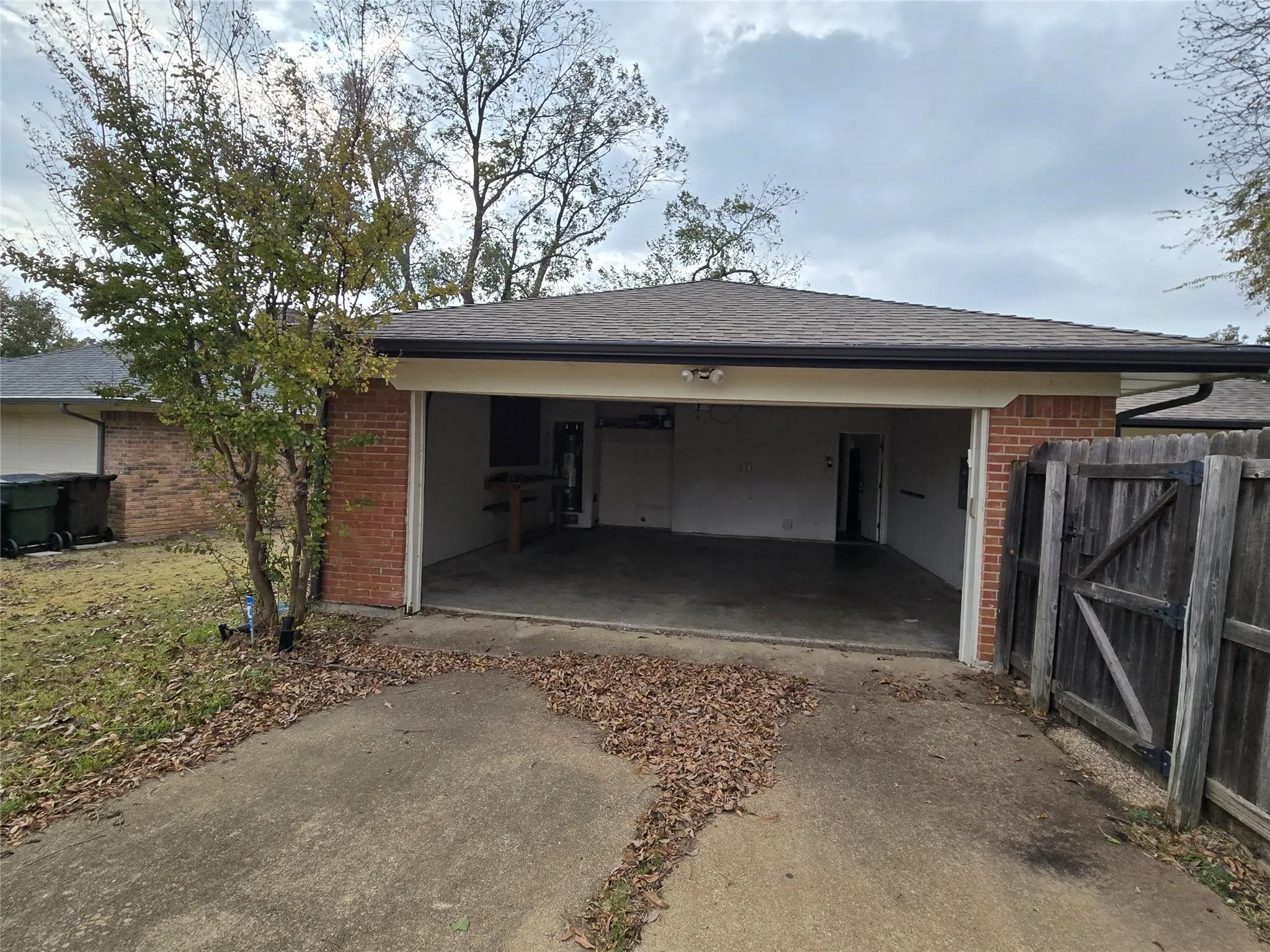 Single Family Residence For Rent in Collin County , 3216 Bandolino Lane, Plano, Texas 75075, 3 Bedroom, 2 Bathroom, 2 Garage spaces, 1,787 Sqft, built in 1983, mls#21370642, Real Estate Agent in Plano, Homes For Rent in Collin county, Homes For Rent in Plano, Realtor in Plano Texas, Real Estate Brokerage Independent Realty Texas, Luminita Cordes Realtor