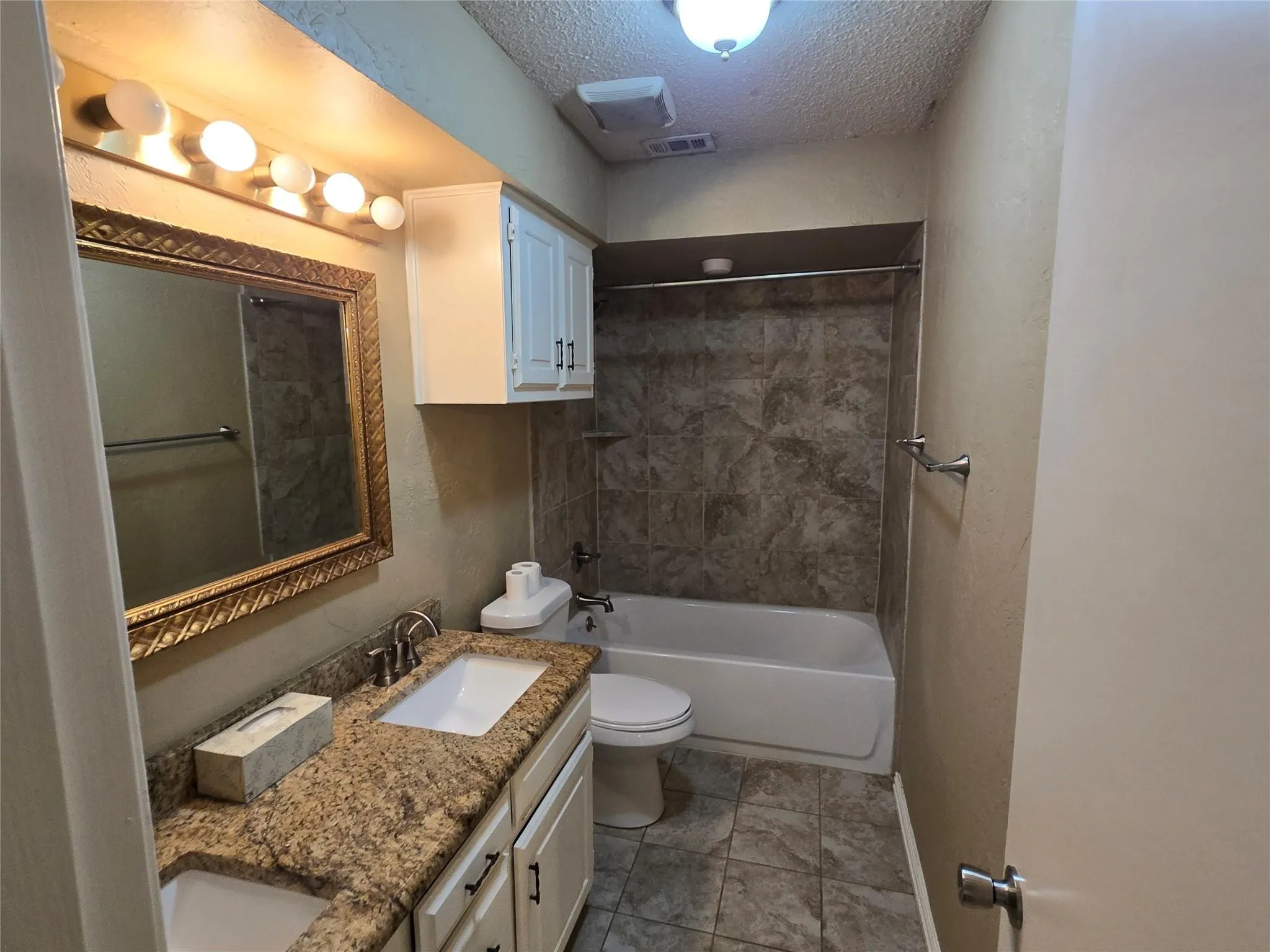 Single Family Residence For Rent in Collin County , 3216 Bandolino Lane, Plano, Texas 75075, 3 Bedroom, 2 Bathroom, 2 Garage spaces, 1,787 Sqft, built in 1983, mls#21370642, Real Estate Agent in Plano, Homes For Rent in Collin county, Homes For Rent in Plano, Realtor in Plano Texas, Real Estate Brokerage Independent Realty Texas, Luminita Cordes Realtor