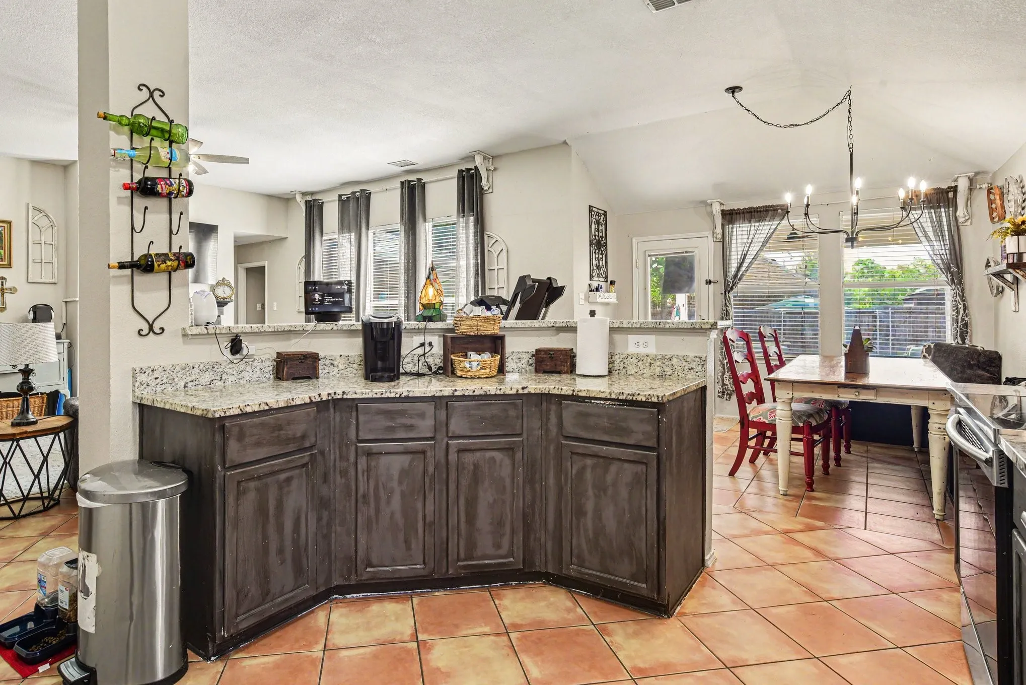 Single Family Residence For Sale in Kaufman County , 501 Wolf Drive, Forney, Texas 75126, 4 Bedroom, 2 Bathroom, 2 Garage spaces, 2,092 Sqft, built in 2003, mls#21370651, Real Estate Agent in Forney, Homes For Sale in Kaufman county, Homes For Sale in Forney, Realtor in Forney Texas, Real Estate Brokerage Independent Realty Texas, Luminita Cordes Realtor