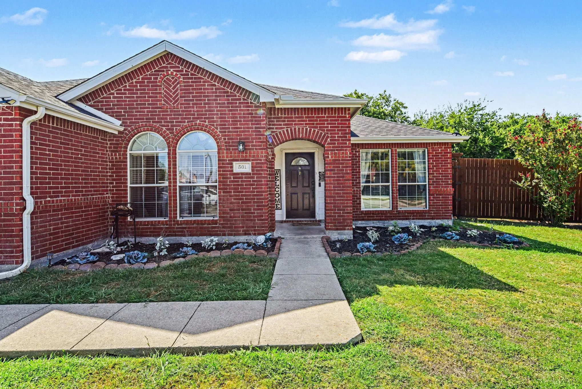 Single Family Residence For Sale in Kaufman County , 501 Wolf Drive, Forney, Texas 75126, 4 Bedroom, 2 Bathroom, 2 Garage spaces, 2,092 Sqft, built in 2003, mls#21370651, Real Estate Agent in Forney, Homes For Sale in Kaufman county, Homes For Sale in Forney, Realtor in Forney Texas, Real Estate Brokerage Independent Realty Texas, Luminita Cordes Realtor