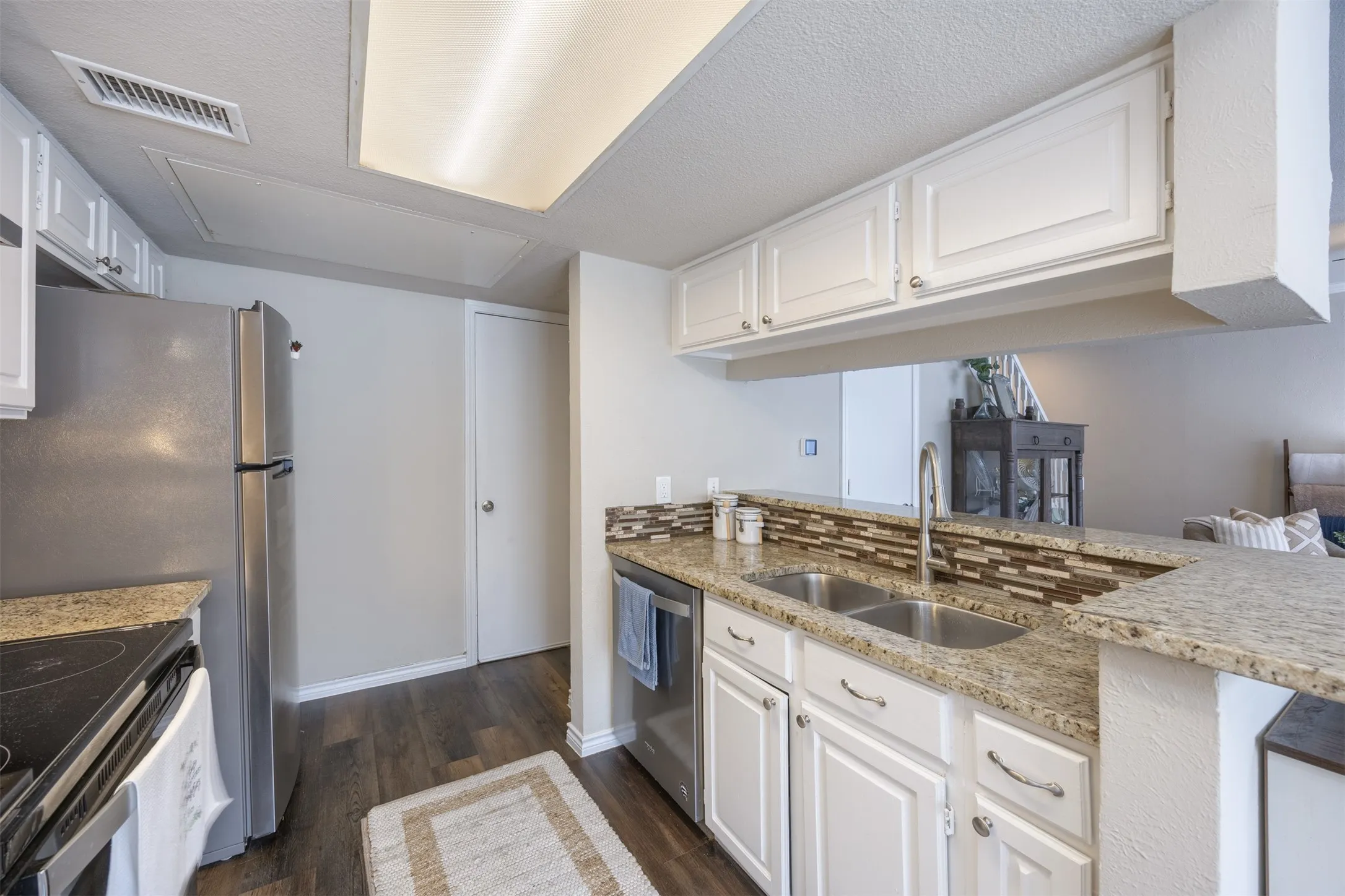 Condominium For Sale in Dallas County , 7151 Gaston Avenue 910, Dallas, Texas 75214, 2 Bedroom, 3 Bathroom, 1 Garage spaces, 1,087 Sqft, built in 1983, mls#21369646, Real Estate Agent in Dallas, Homes For Sale in Dallas county, Homes For Sale in Dallas, Realtor in Dallas Texas, Real Estate Brokerage Independent Realty Texas, Luminita Cordes Realtor